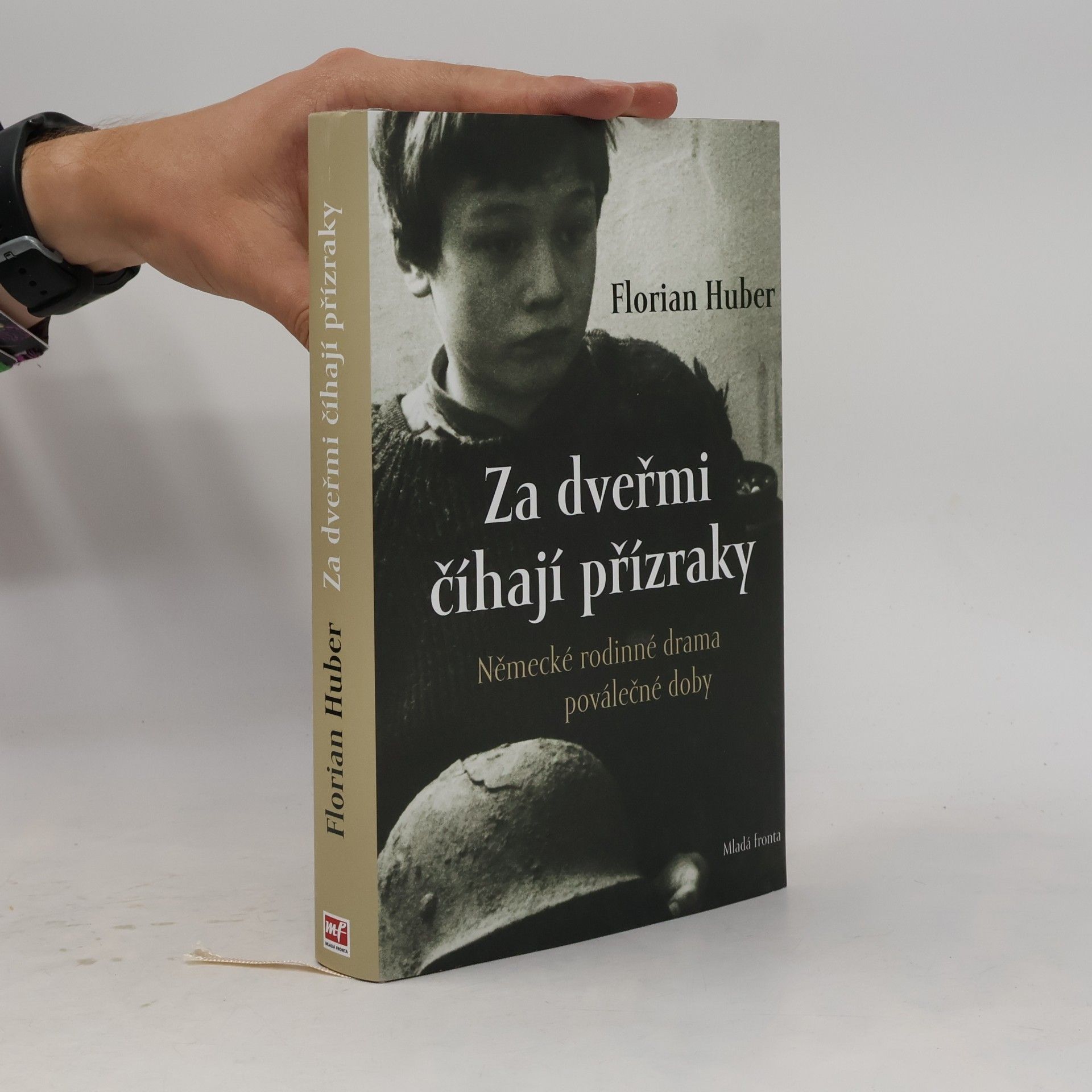 Za dveřmi číhají přízraky: Německé rodinné drama poválečné doby