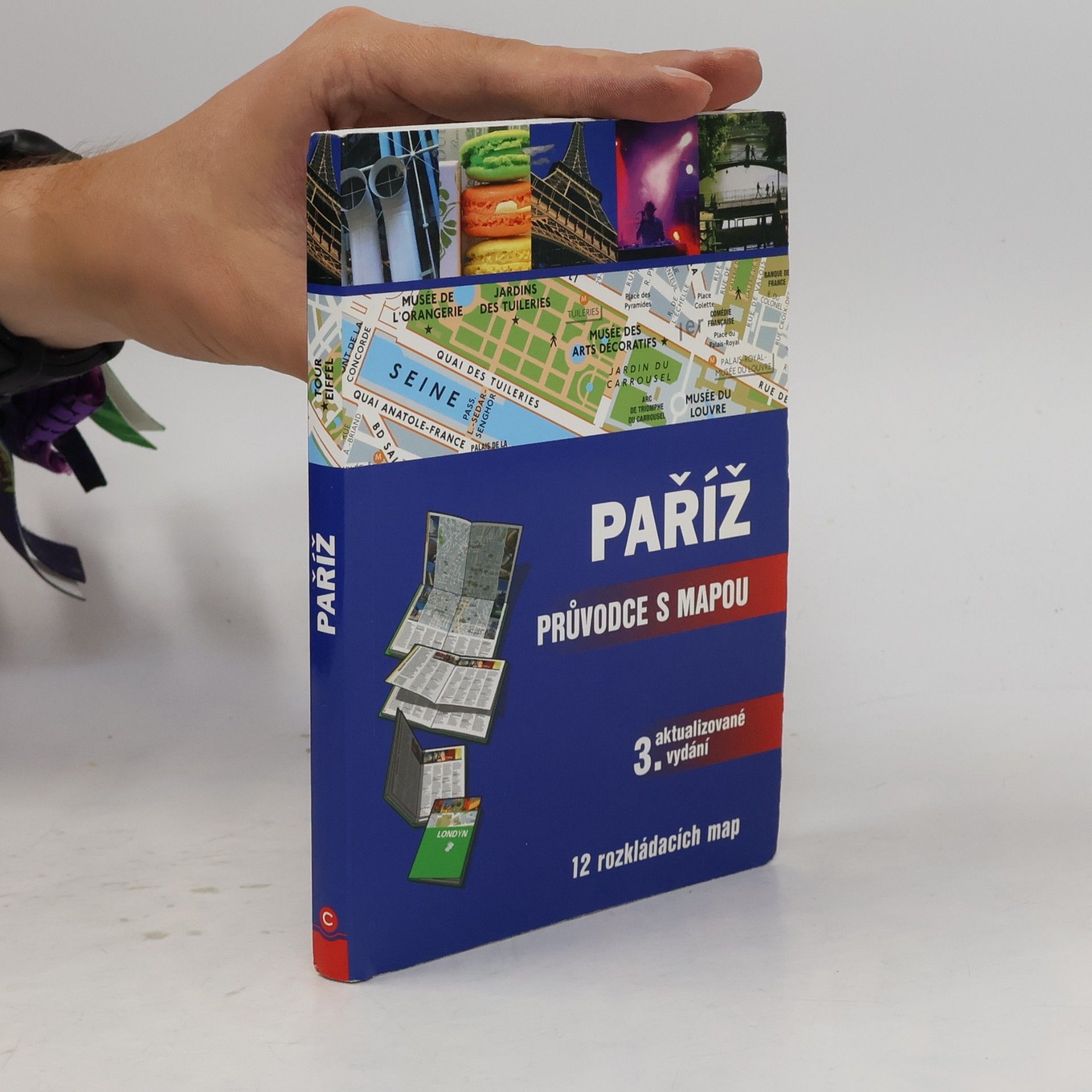 Kolektiv autorů Paříž. Průvodce s mapou