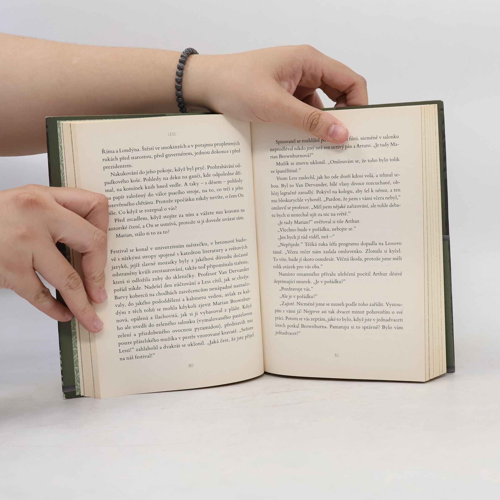 Andrew Sean Greer Less, aneb, Hledání ztraceného mládí