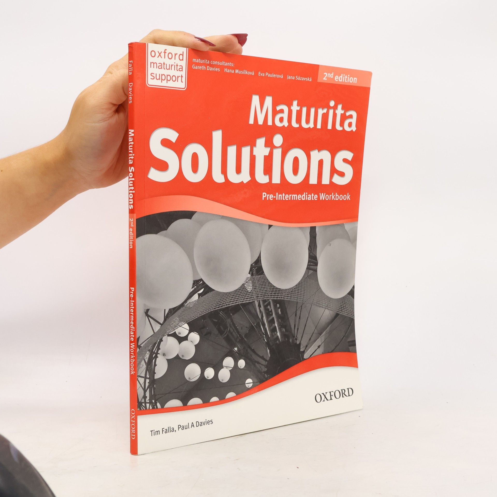 Gareth Davies Maturita Solutions. Pre-Intermediate Workbook