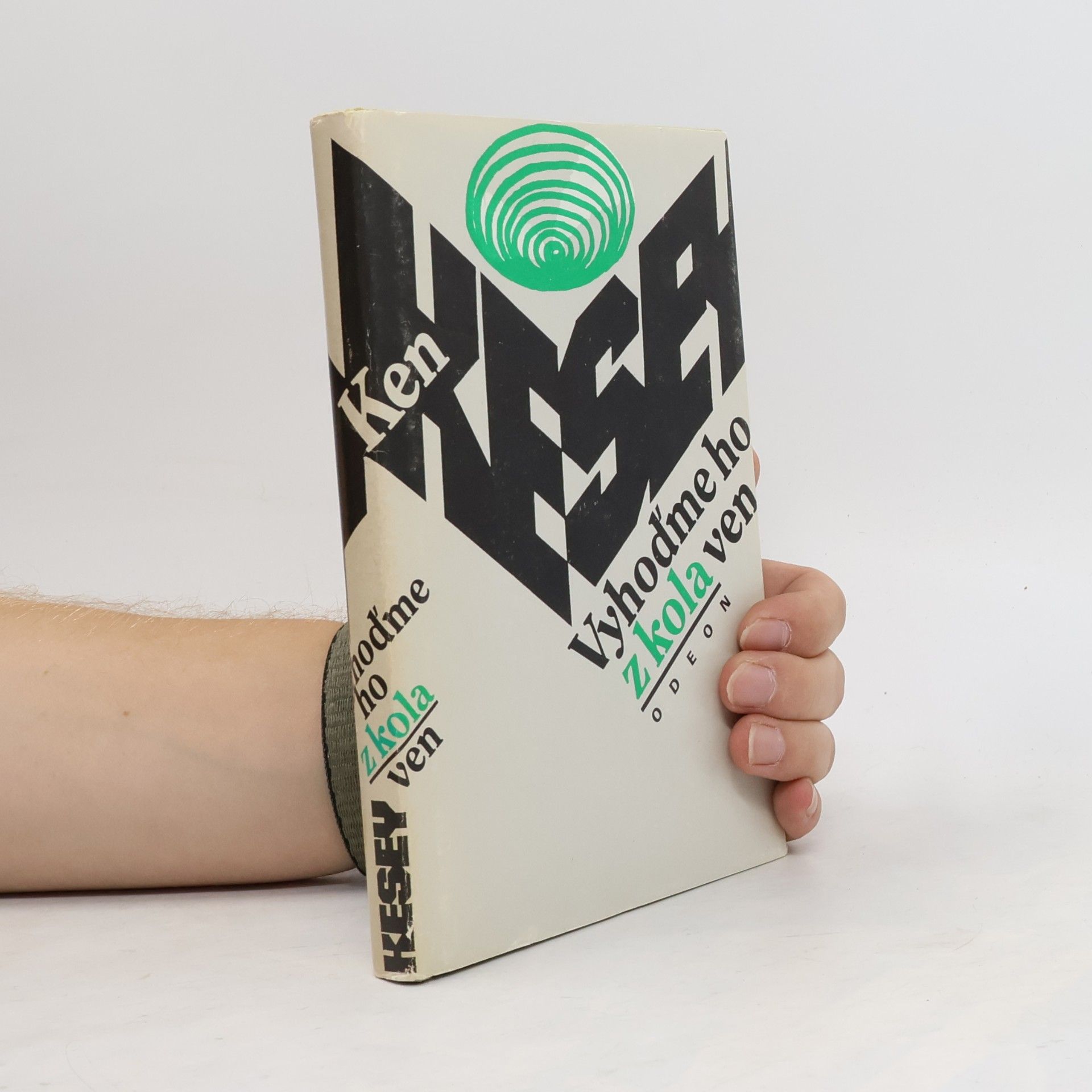 Ken Kesey Vyhoďme ho z kola ven