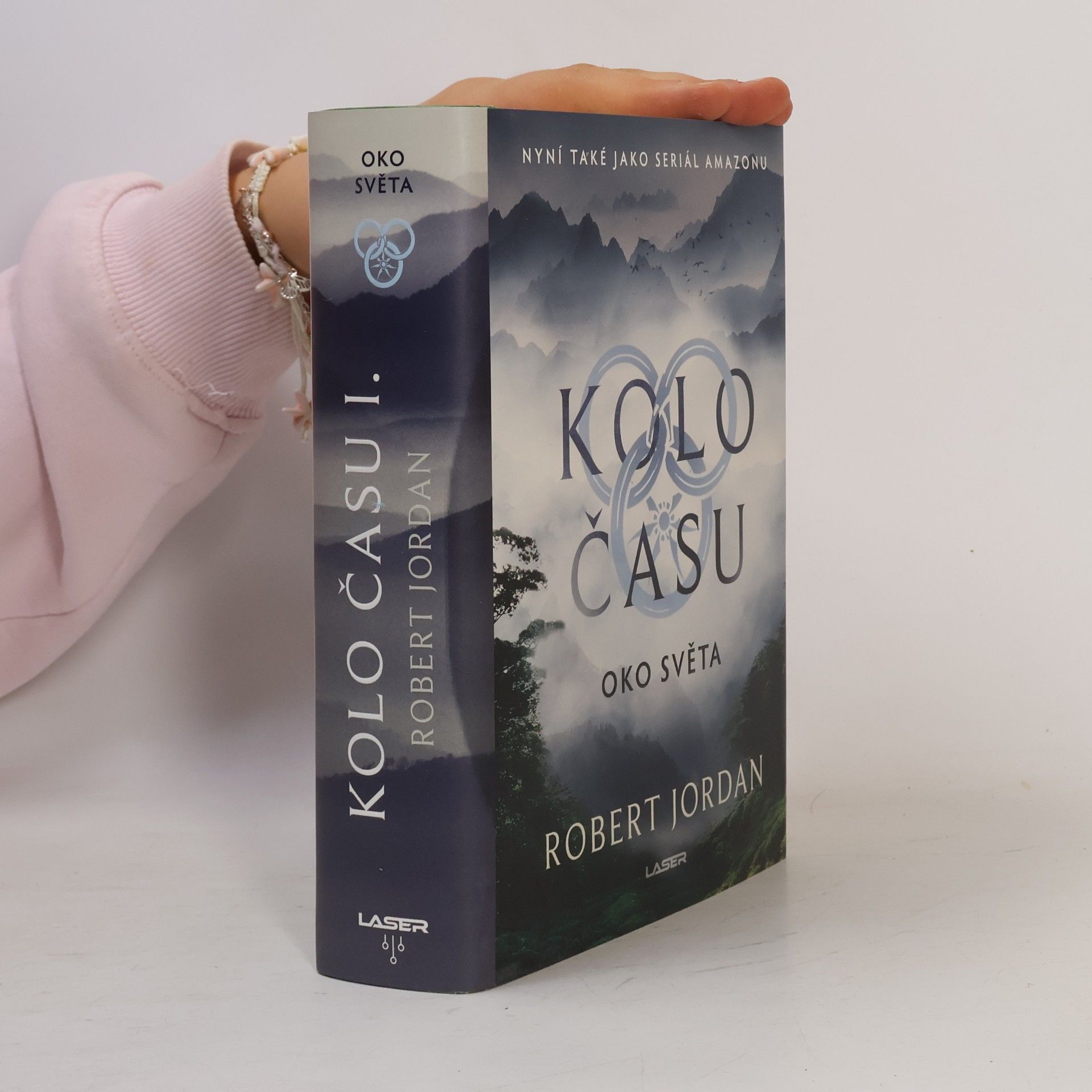 Robert Jordan Kolo času 1. Oko světa