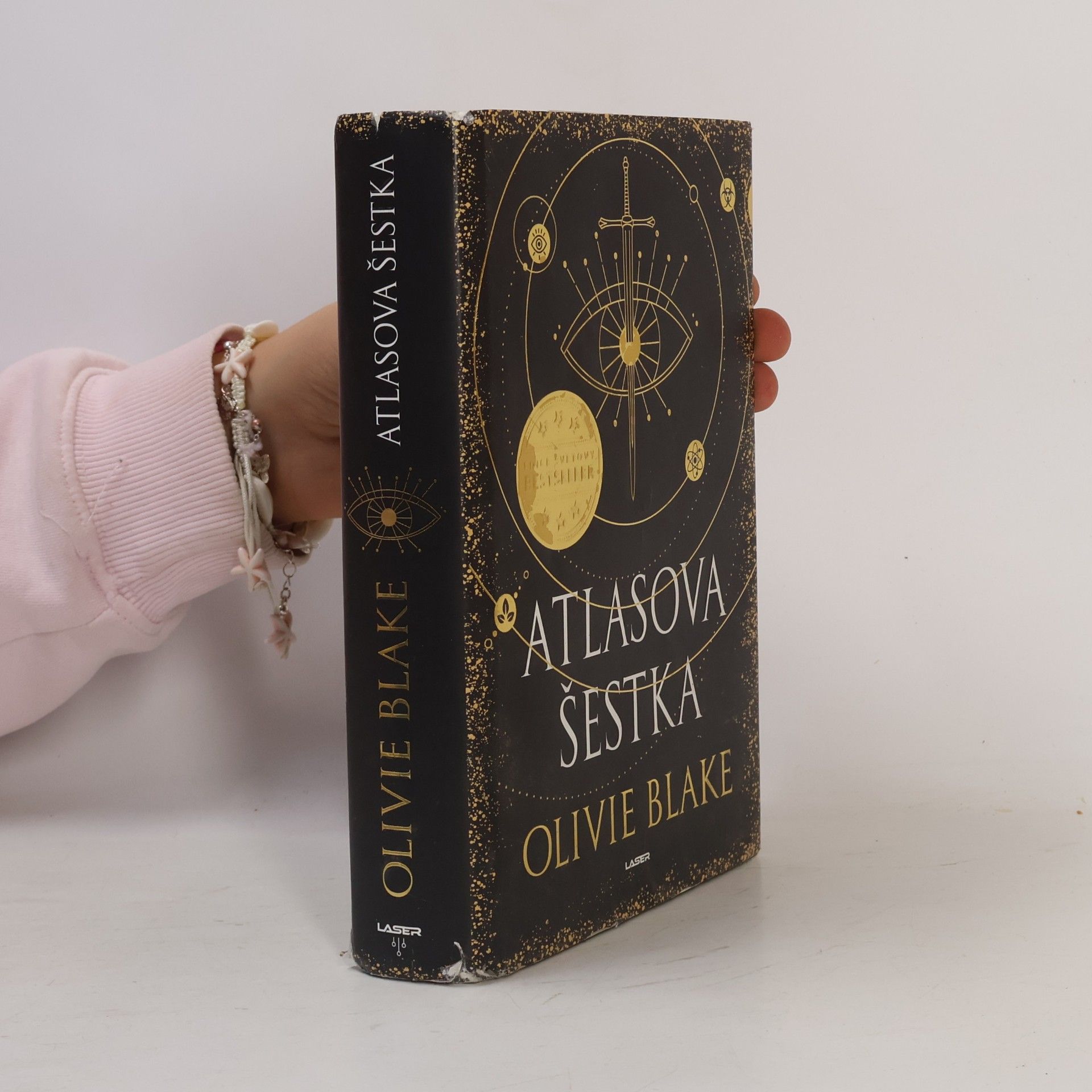 Olivie Blake Atlasova šestka