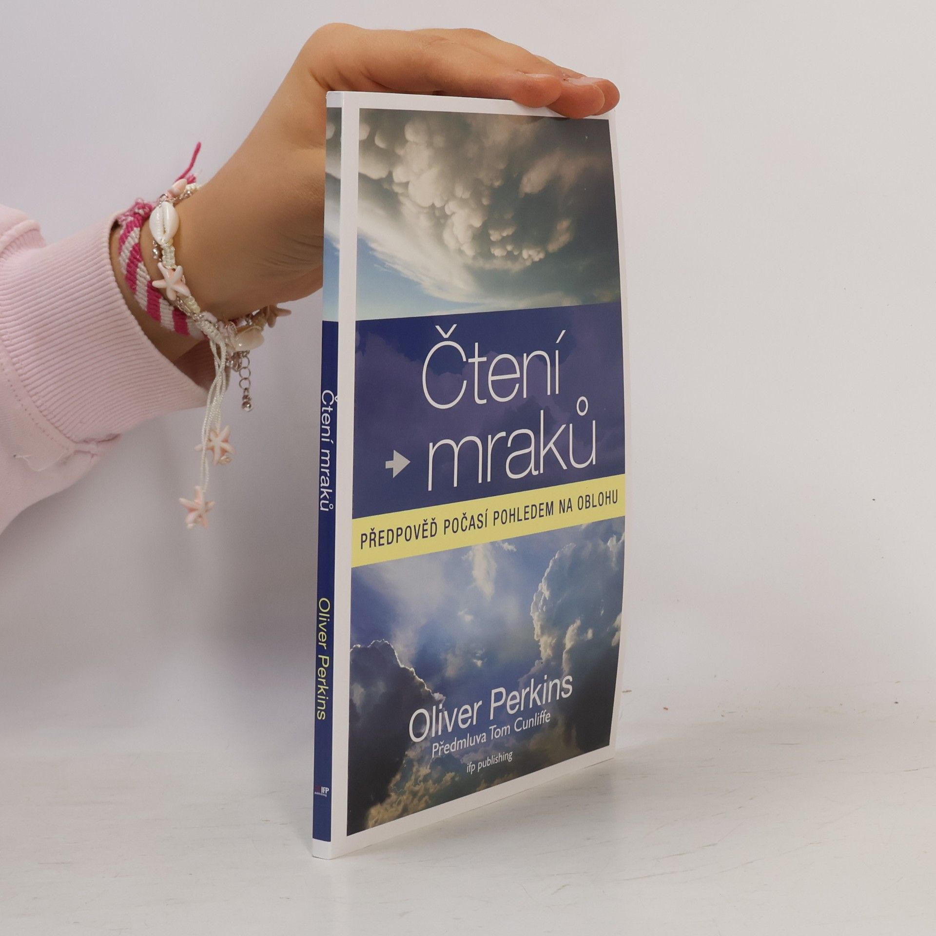 Oliver Perkins Čtení mraků : předpověď počasí pohledem na oblohu