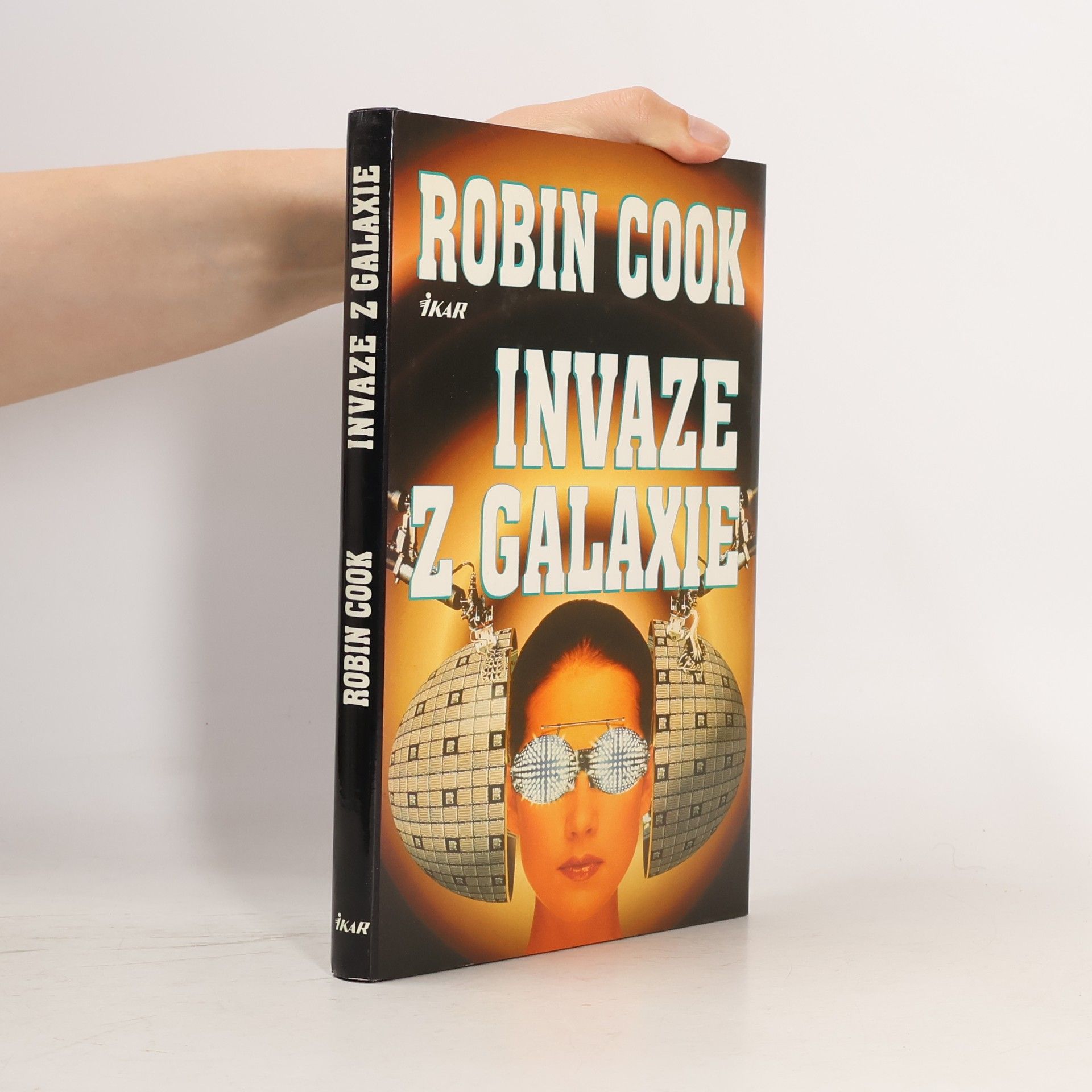 Robin Cook Invaze z galaxie