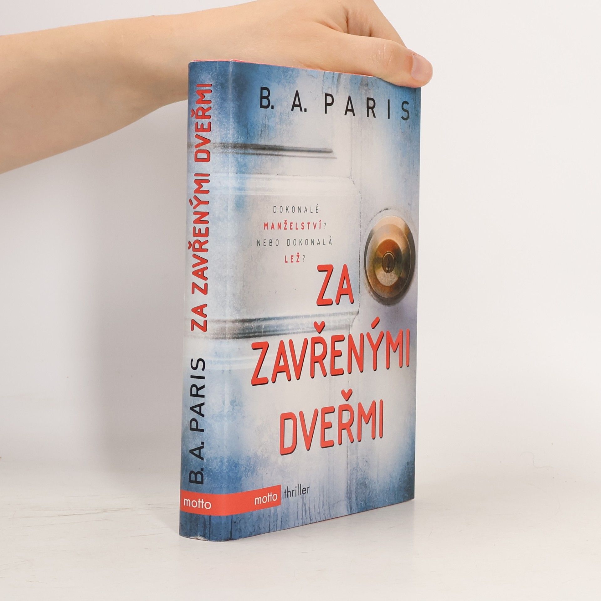 B.A. Paris Za zavřenými dveřmi