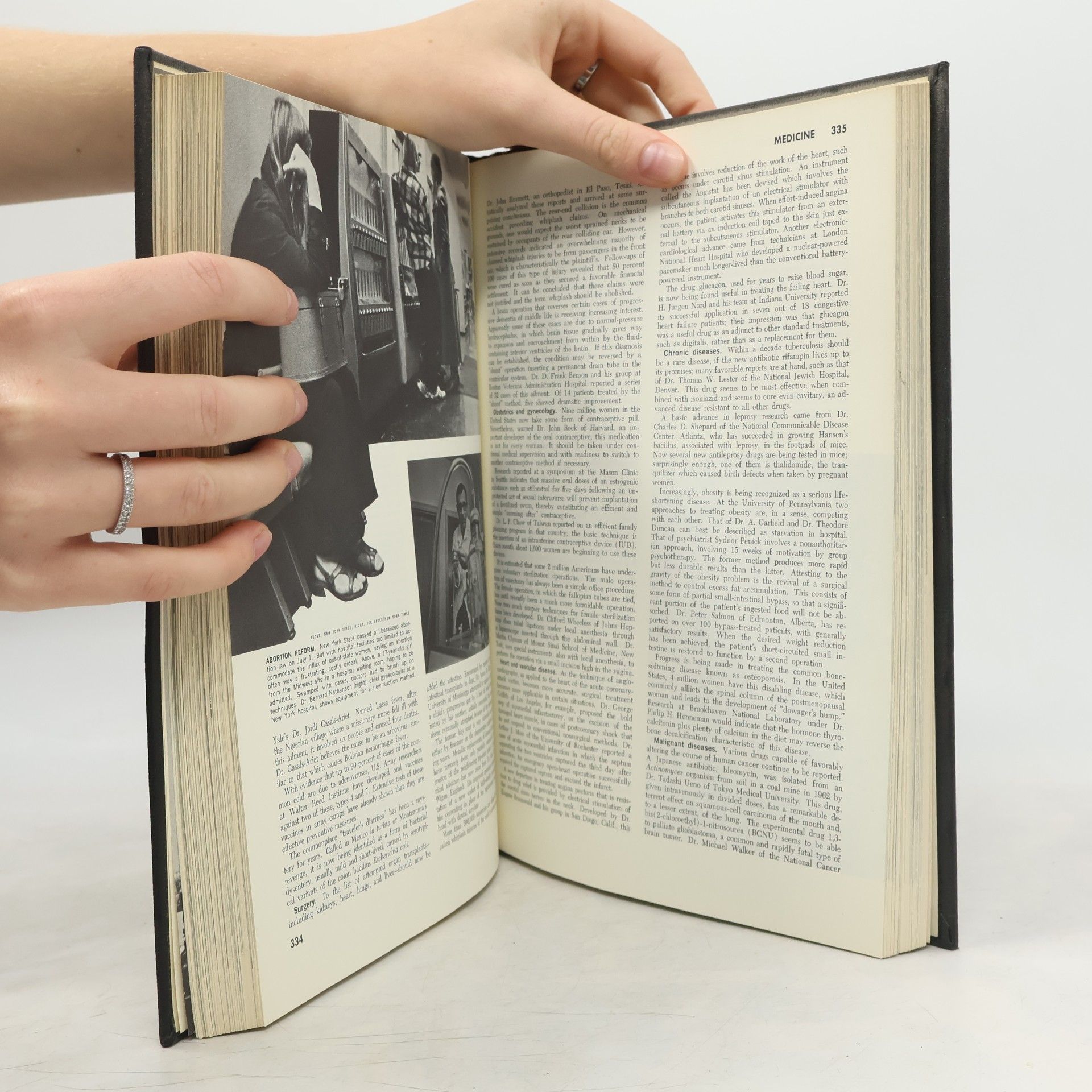 Various authors Collier’s Year Book 1971