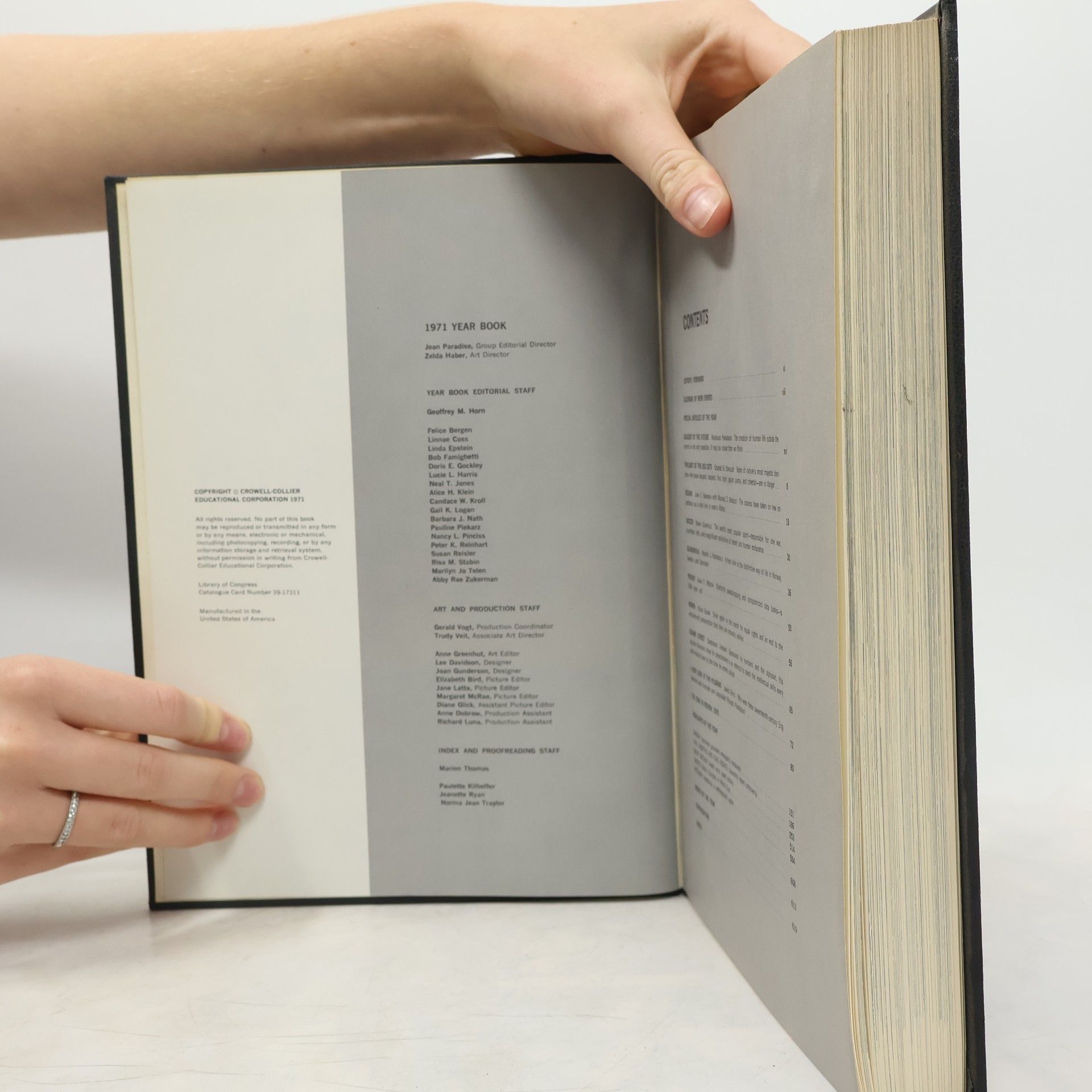 Various authors Collier’s Year Book 1971