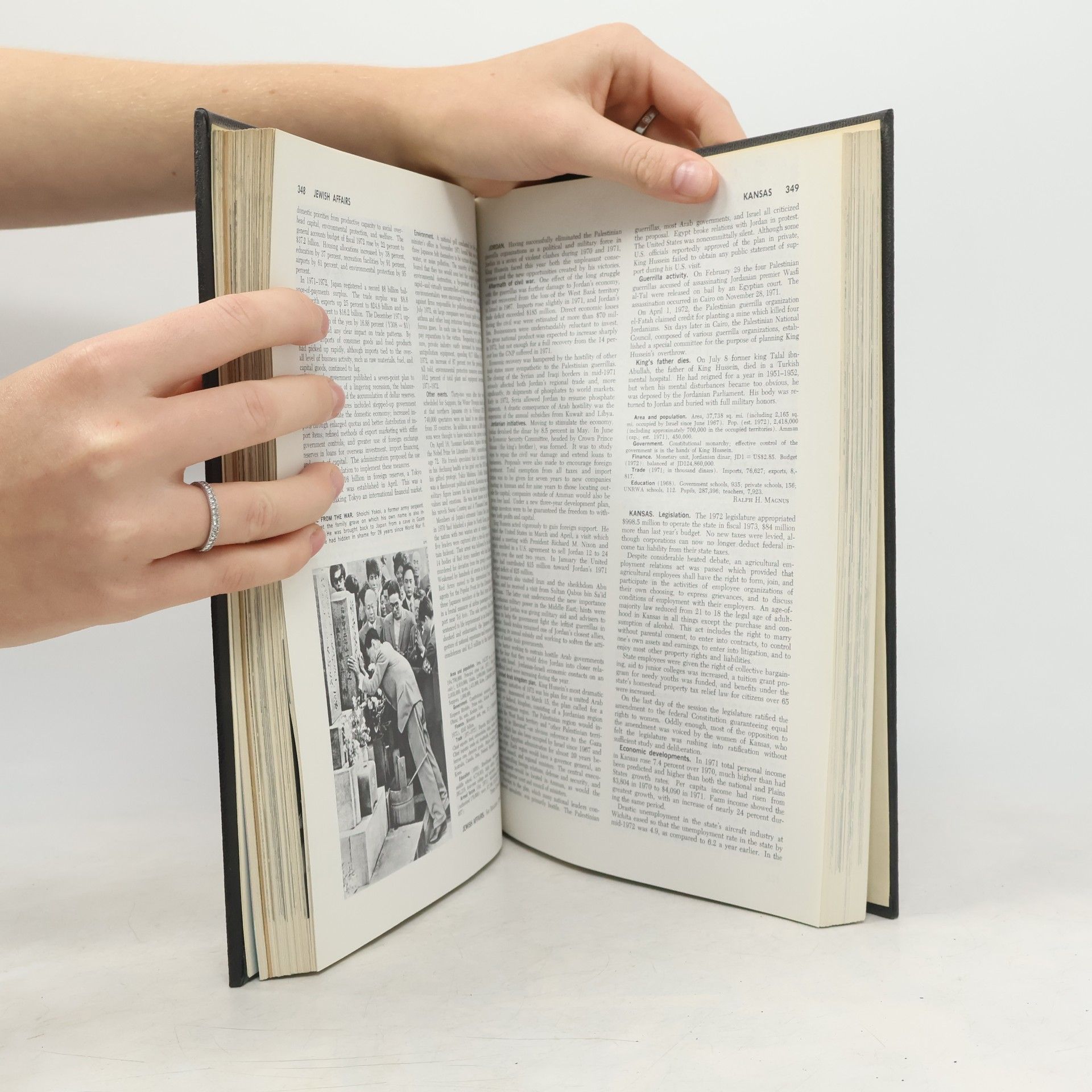 Various authors Collier's Year Book 1973