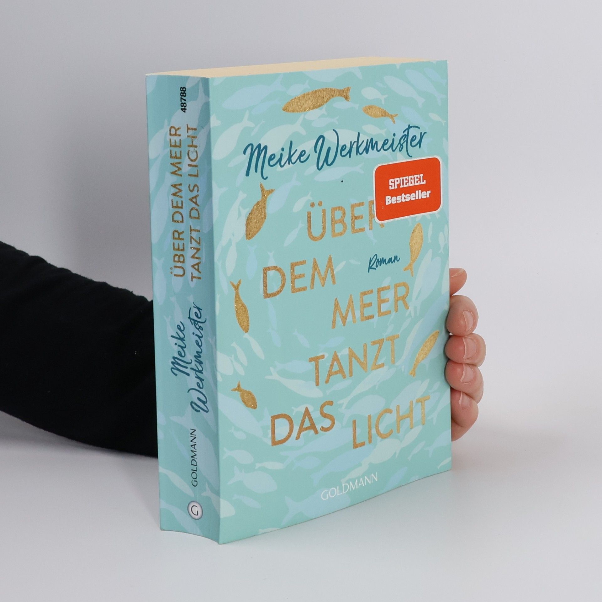 Über dem Meer tanzt das Licht