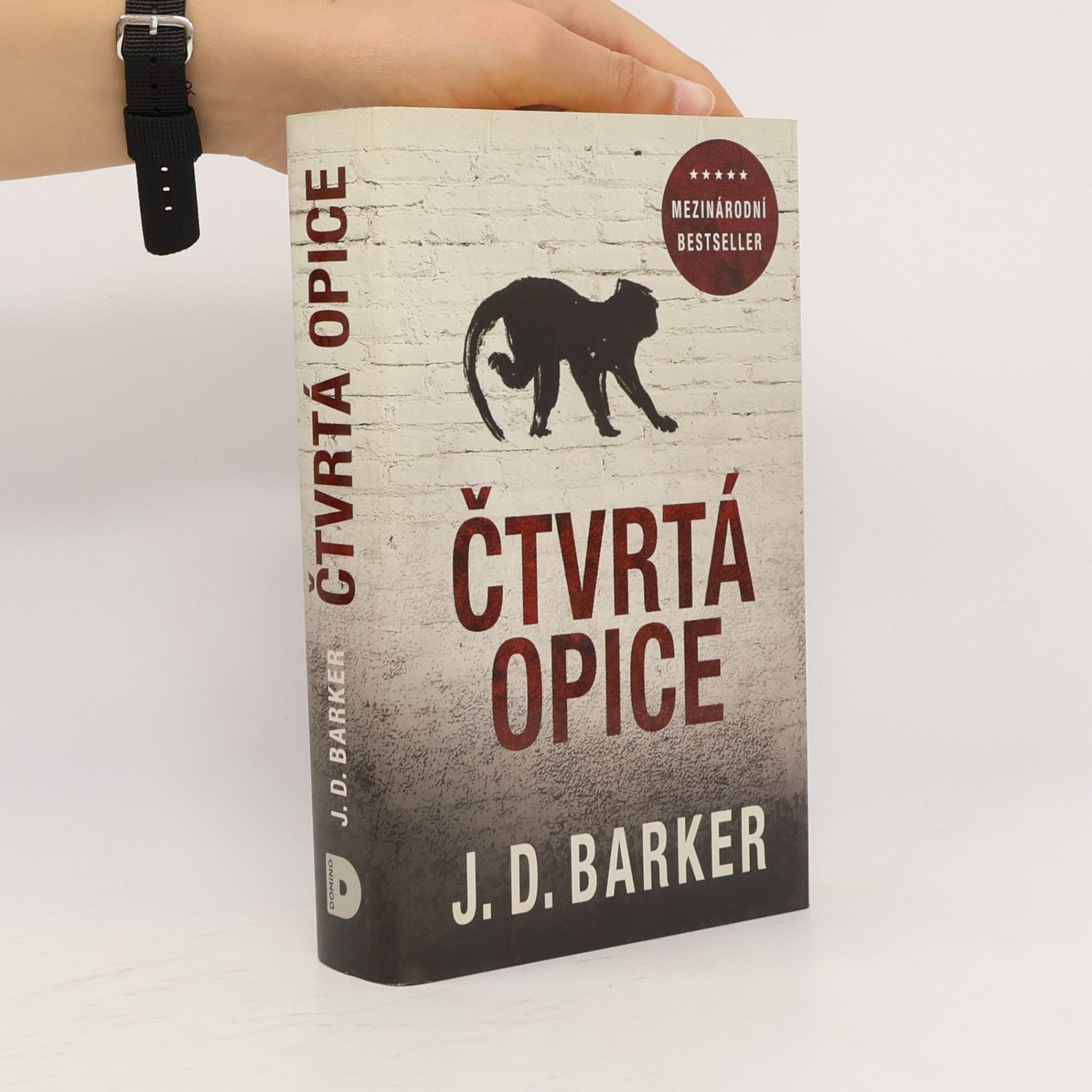 J. D. Barker Čtvrtá opice