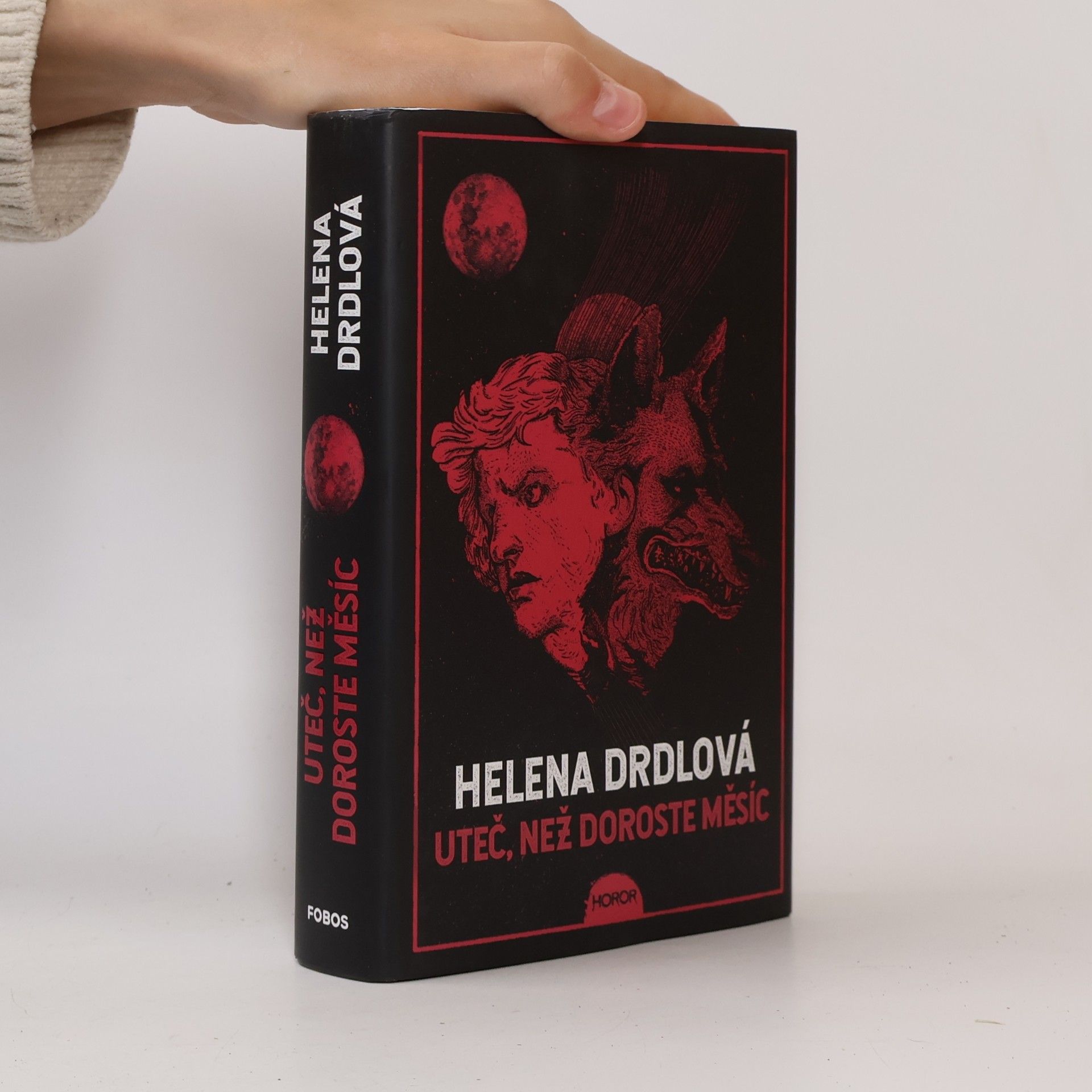 Helena Drdlová Uteč, než doroste měsíc