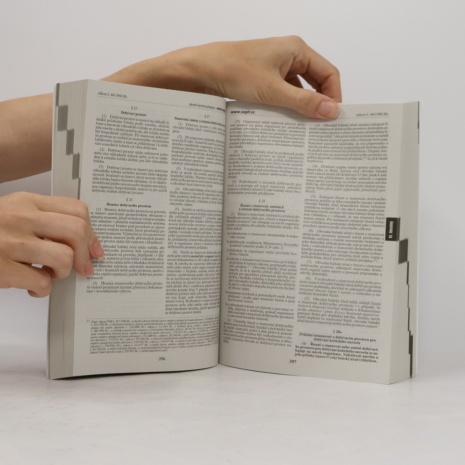 Autorenkollektiv Úplné znění: Životní prostředí : ochrana přírody a krajiny, ČIŽP, ochrana ovzduší, zemědělský půdní fond, vodní hospodářství, horninové prostředí, odpady, obaly, posuzování vlivů, chemický zákon, GMO, havárie, integrovaná prevence, ekologická újma, právo na informace o životním prostředí, jednotné environmentální stanovisko, ukládání CO₂ a další - celkem 31 zákonů : redakční uzávěrka 7.10.2024