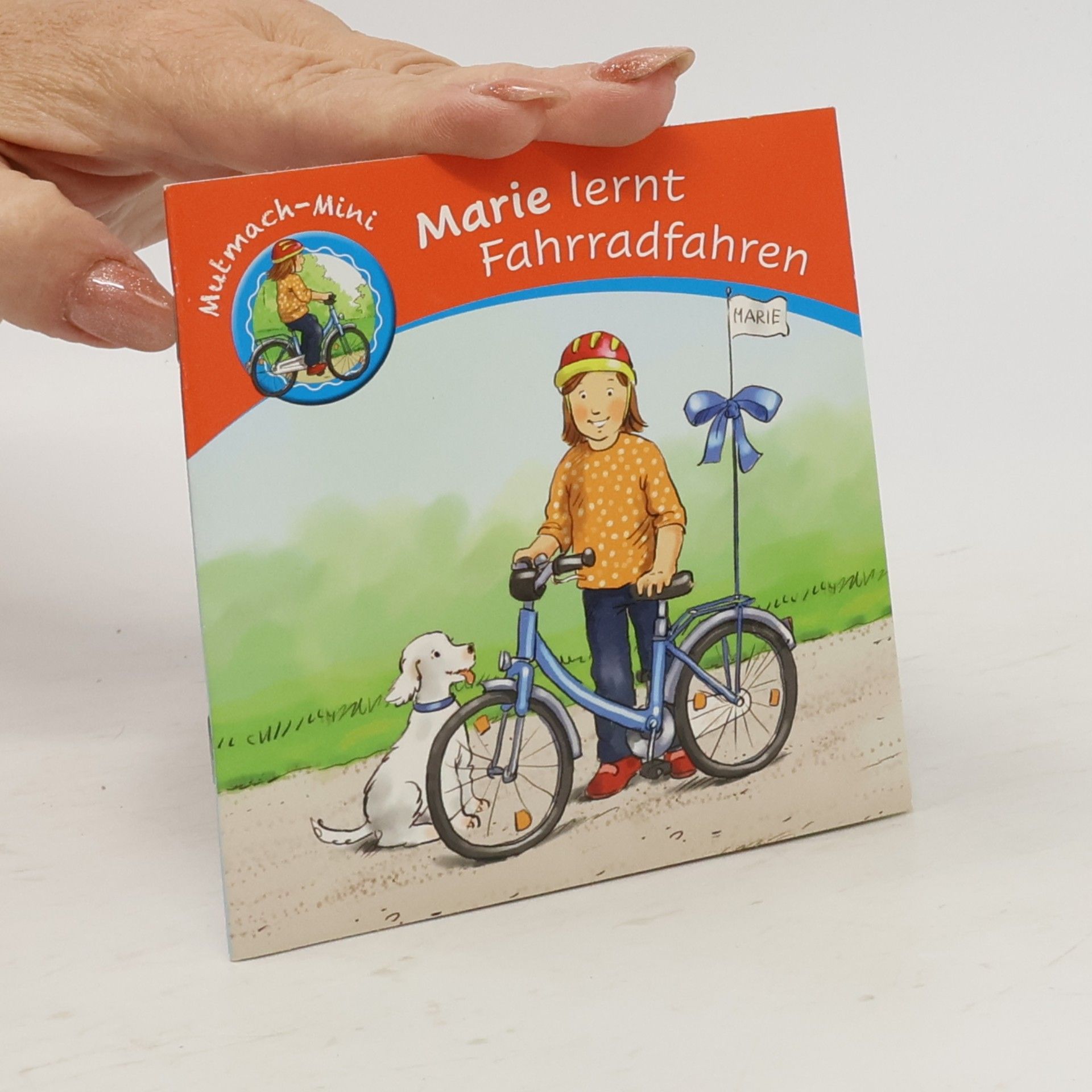 Marie lernt Fahrradfahren