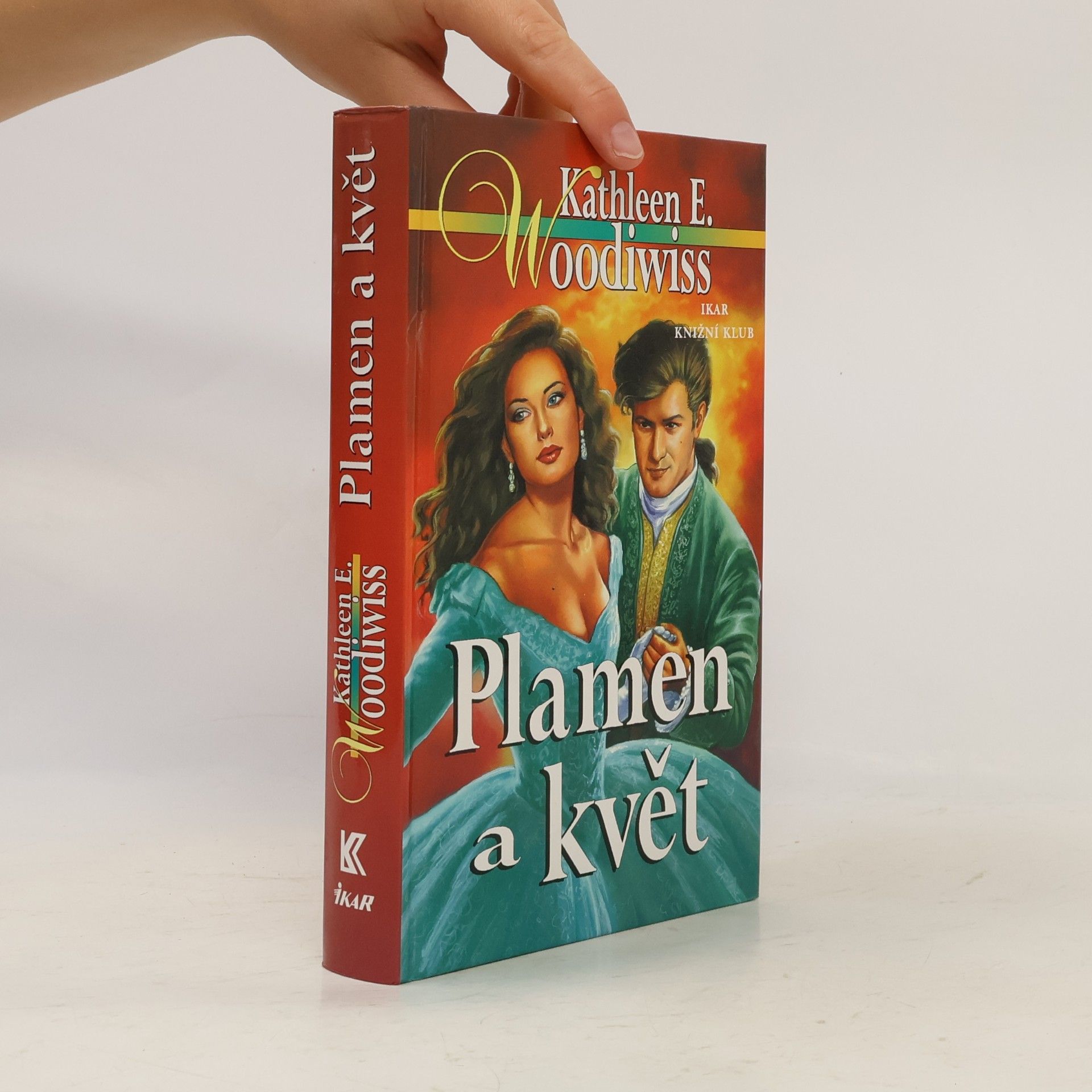 Kathleen E. Woodiwiss Plamen a květ