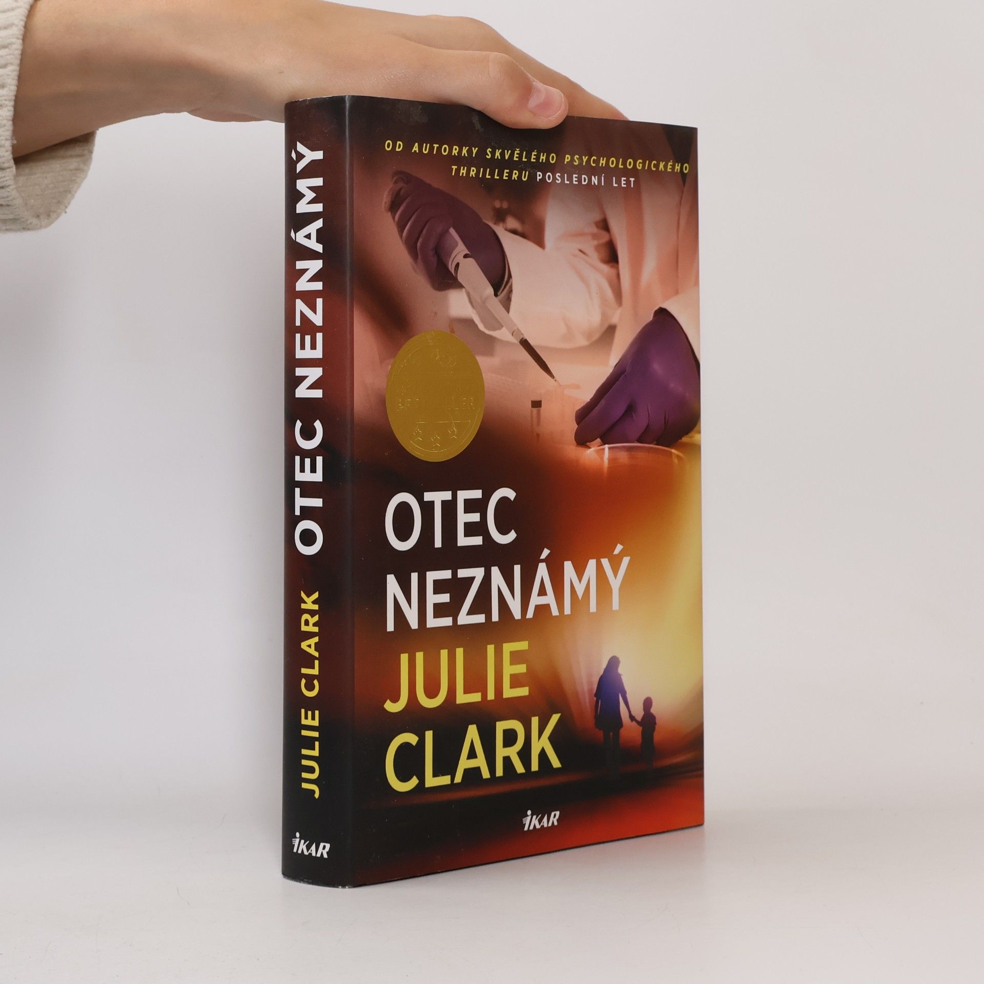 Julie Clark Otec neznámý