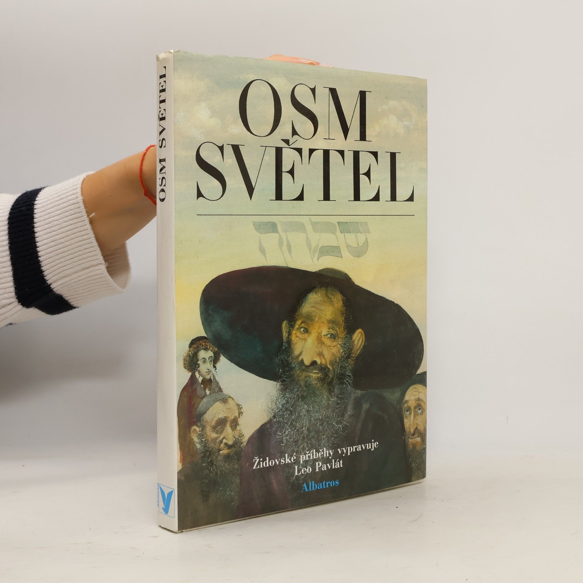 Leo Pavlát Osm světel