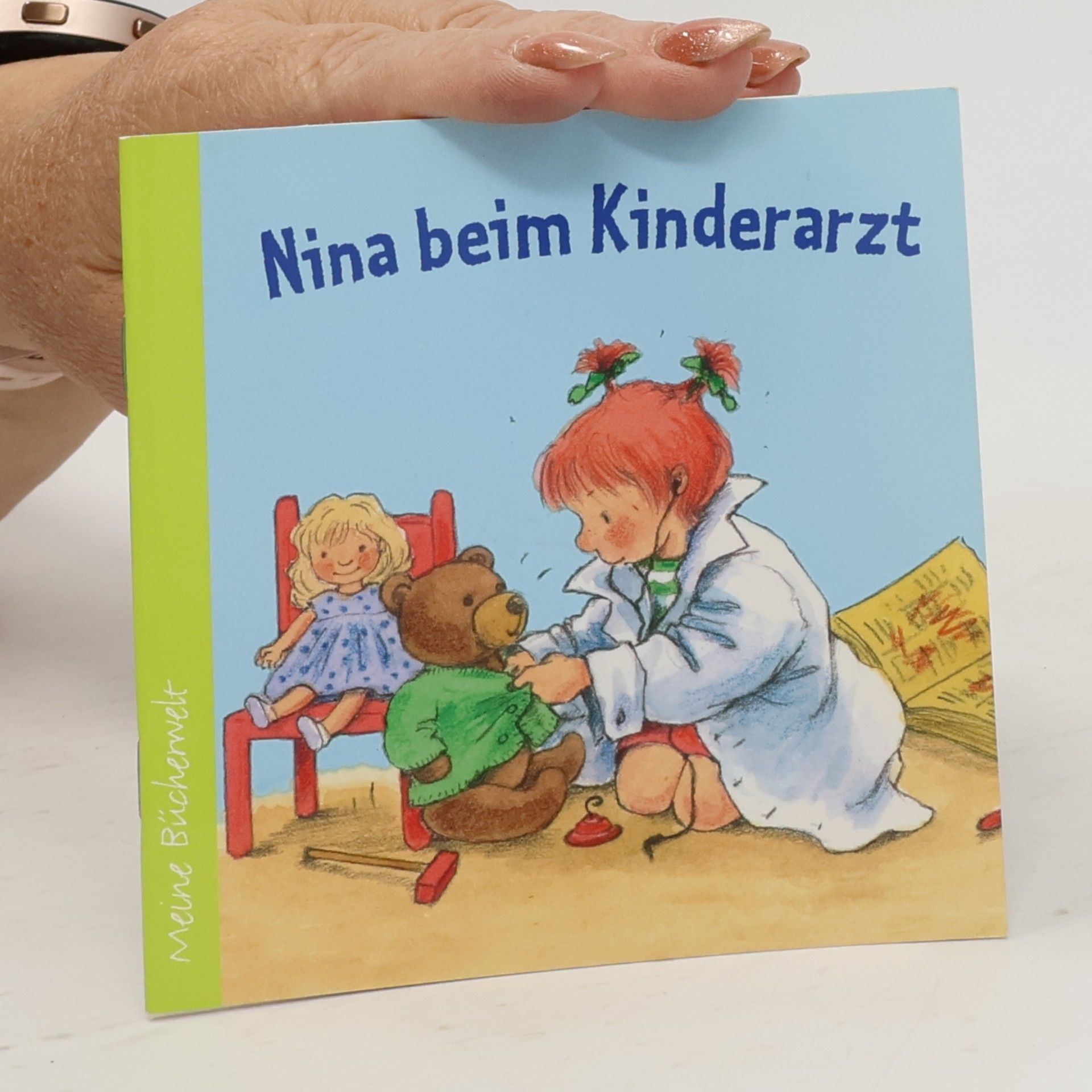 Nina beim Kinderarzt