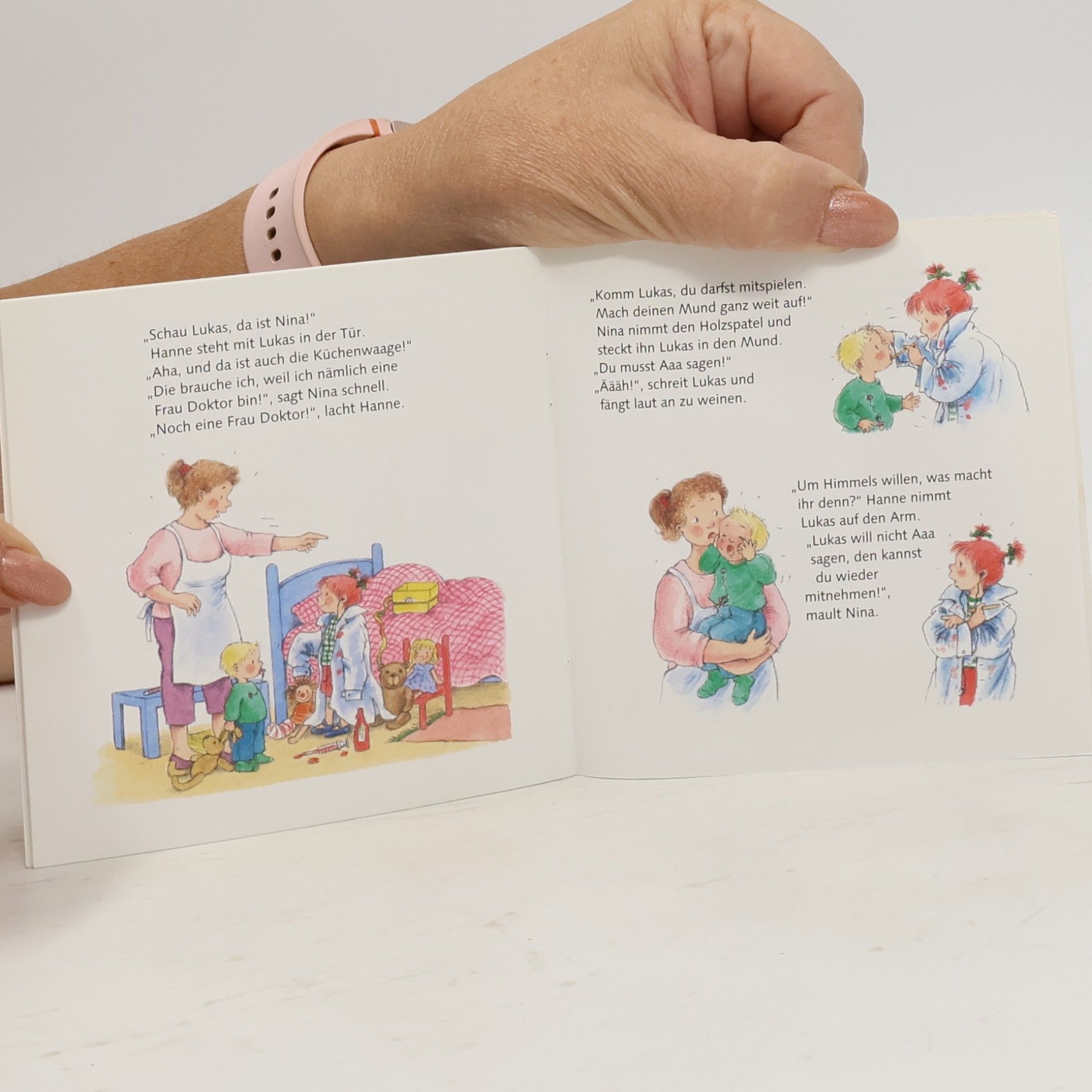 Clara Suetens Nina beim Kinderarzt