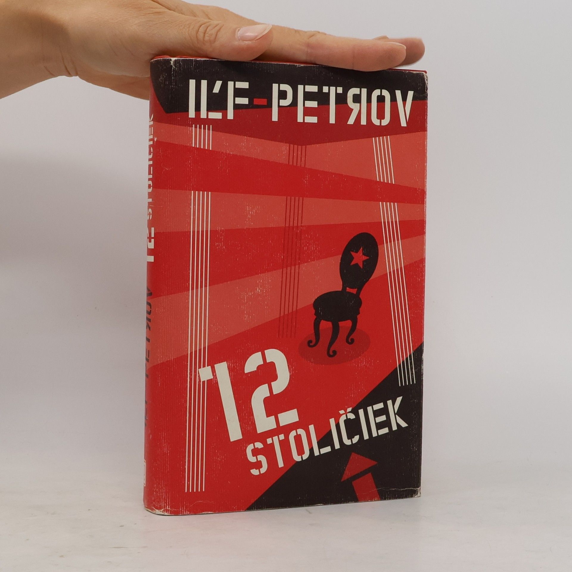 Jevgenij Petrovič Petrov 12 stoličiek