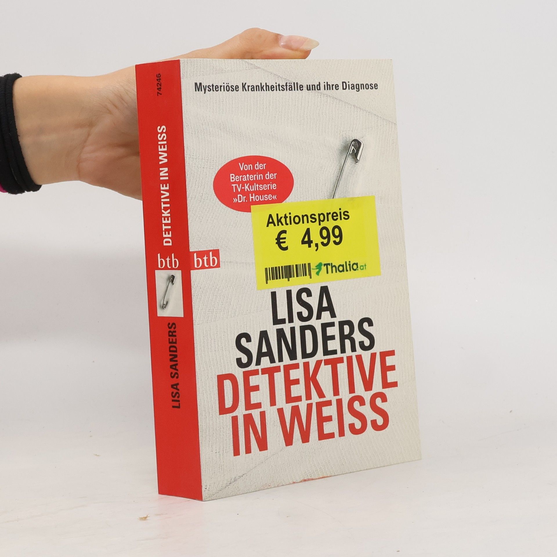 Lisa Sanders Detektive in Weiß