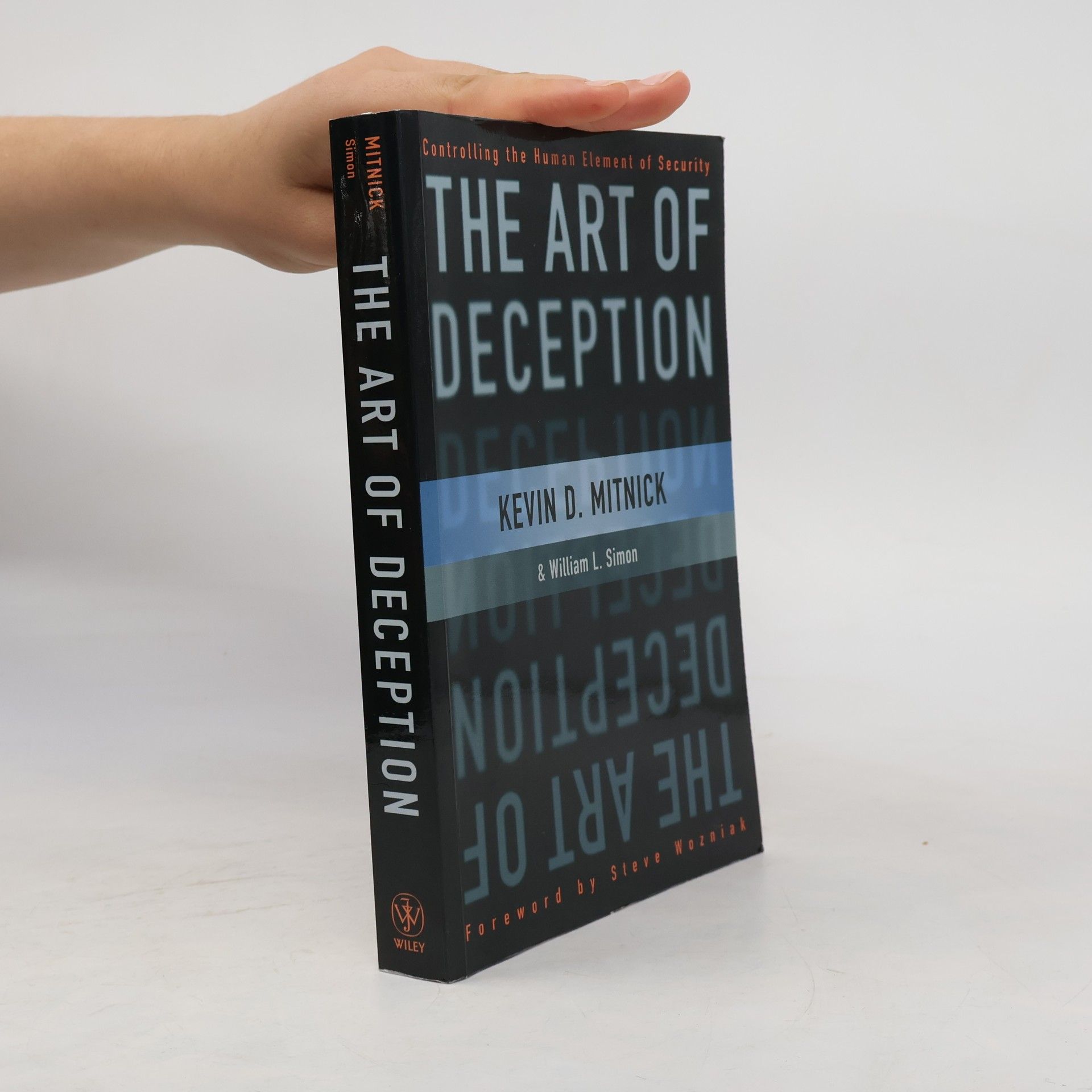 The art of deception : controlling the human element of security