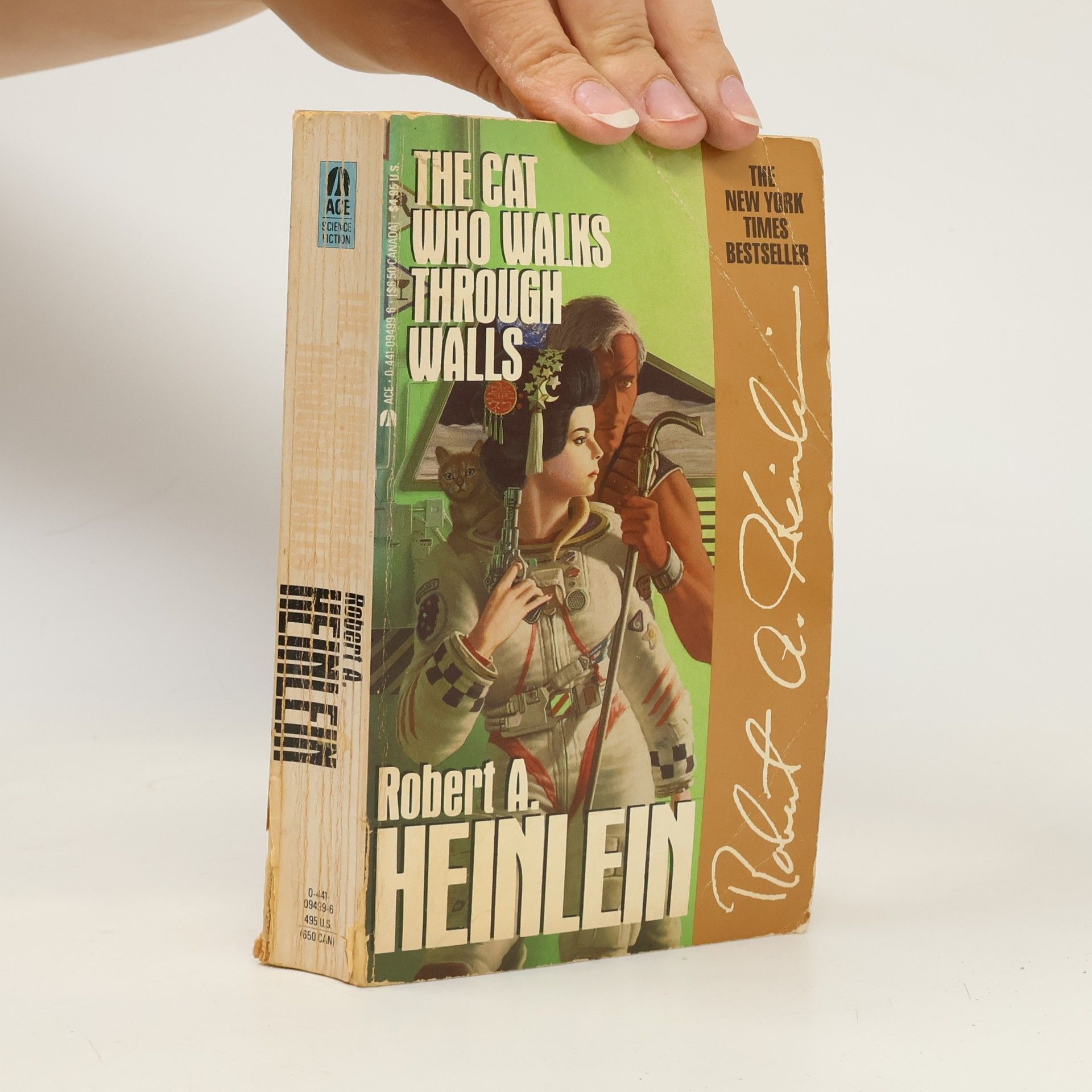 Robert A. Heinlein The Cat who Walks Through Walls
