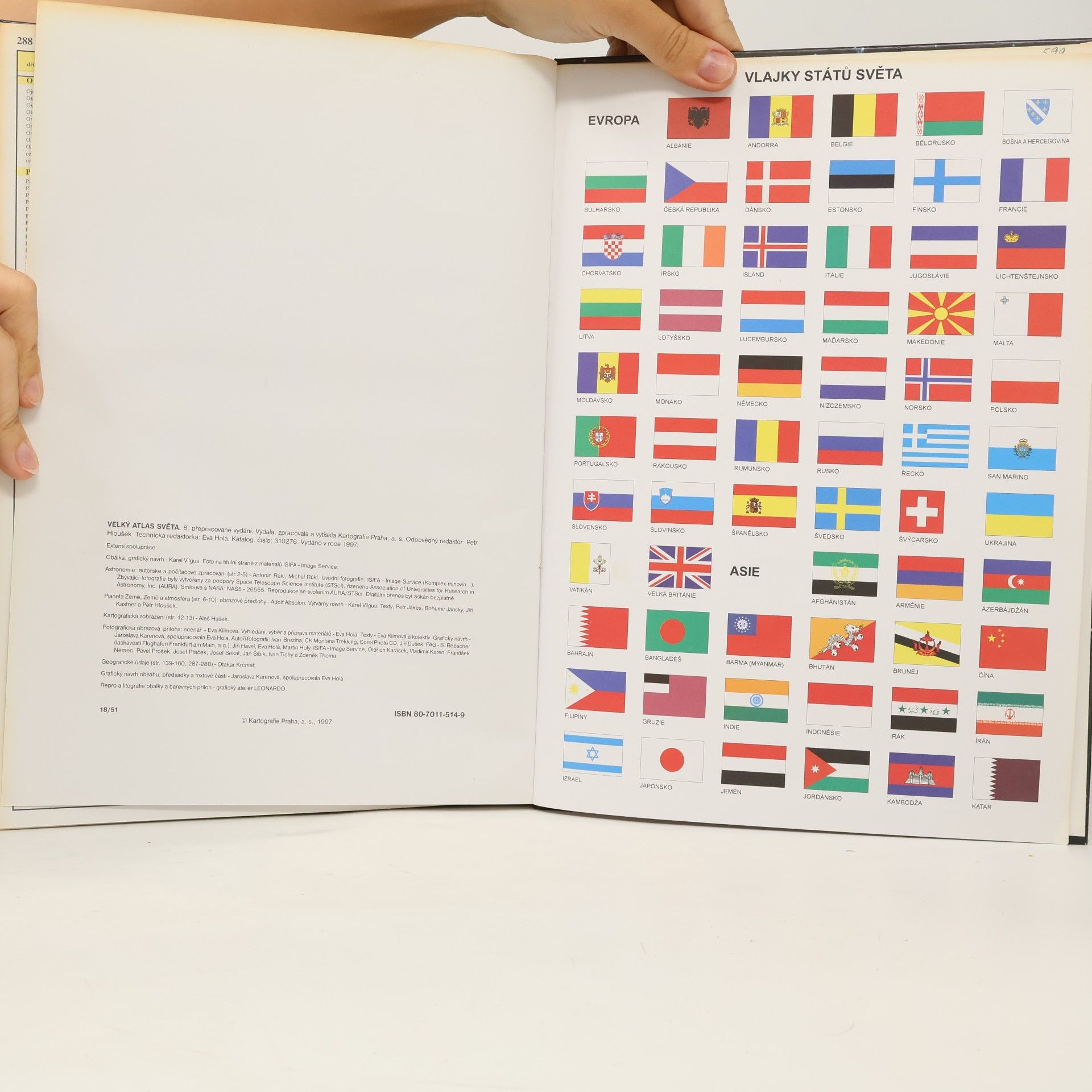 Petr Hloušek Velký atlas světa