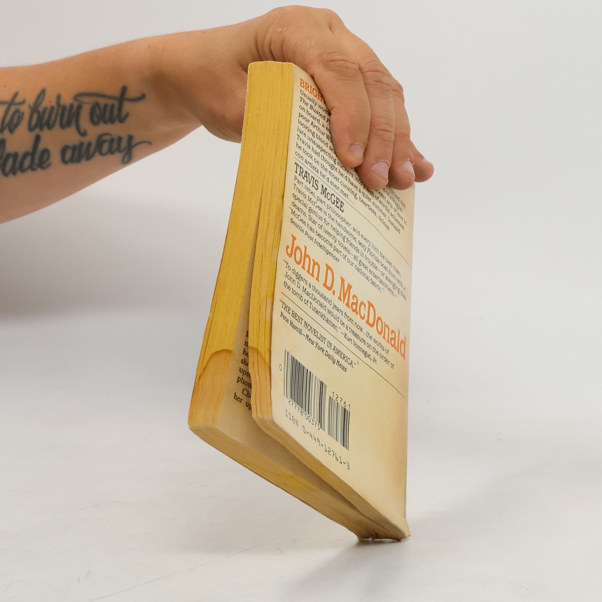 John D. MacDonald Travis McGee Novel: Bright Orange for the Shroud