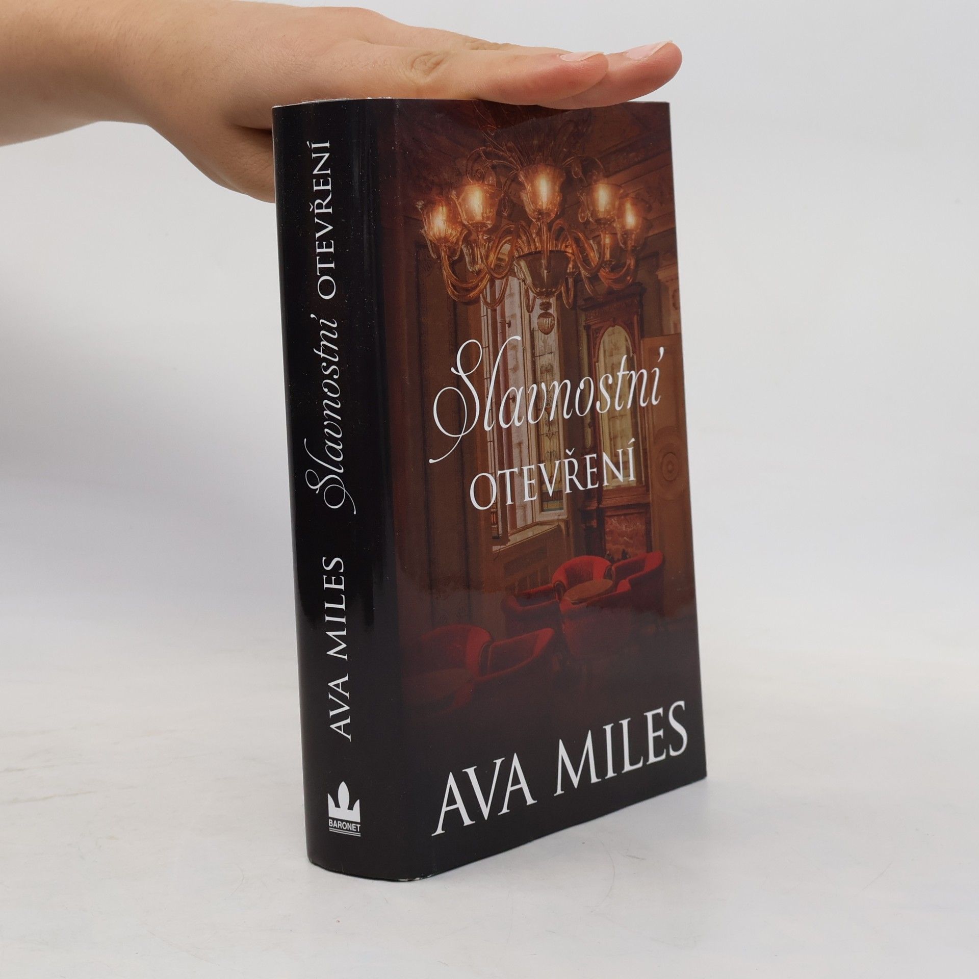 Ava Miles Slavnostní otevření
