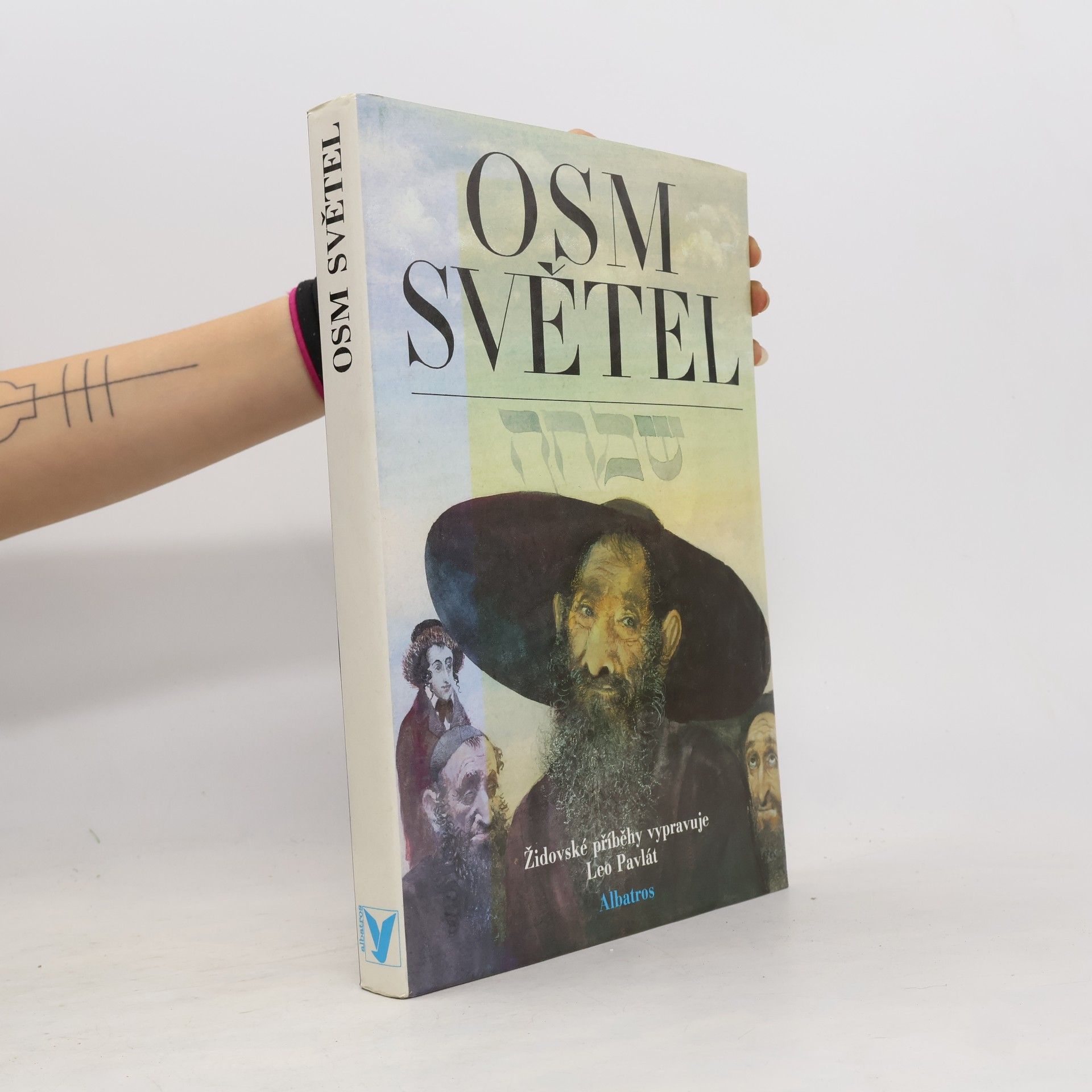 Leo Pavlát Osm světel