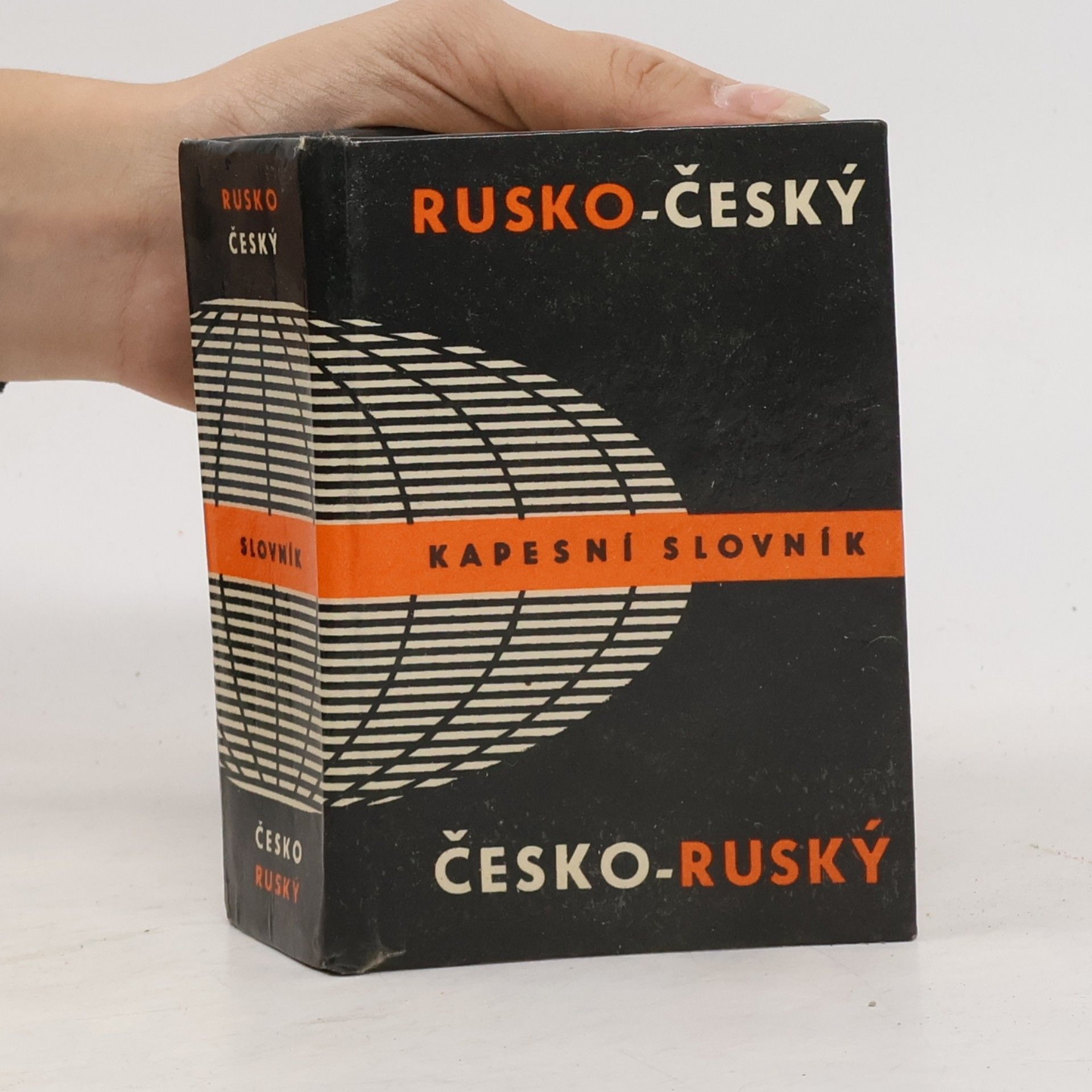 Jelizaveta Dvořáková Rusko-český a česko-ruský kapesní slovník
