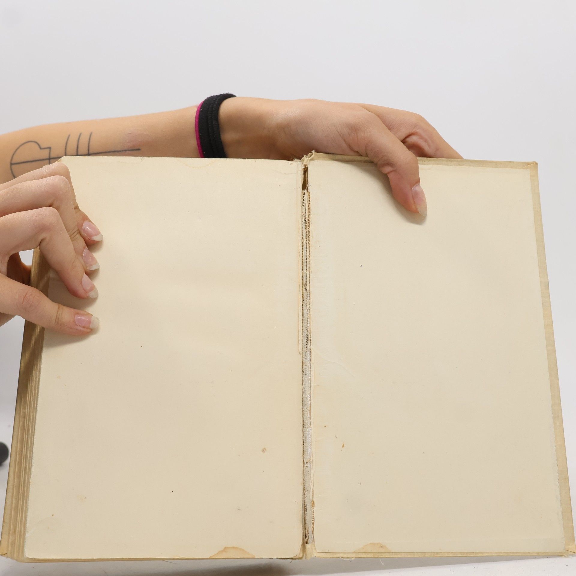 Daphne du Maurier Mrtvá a živá
