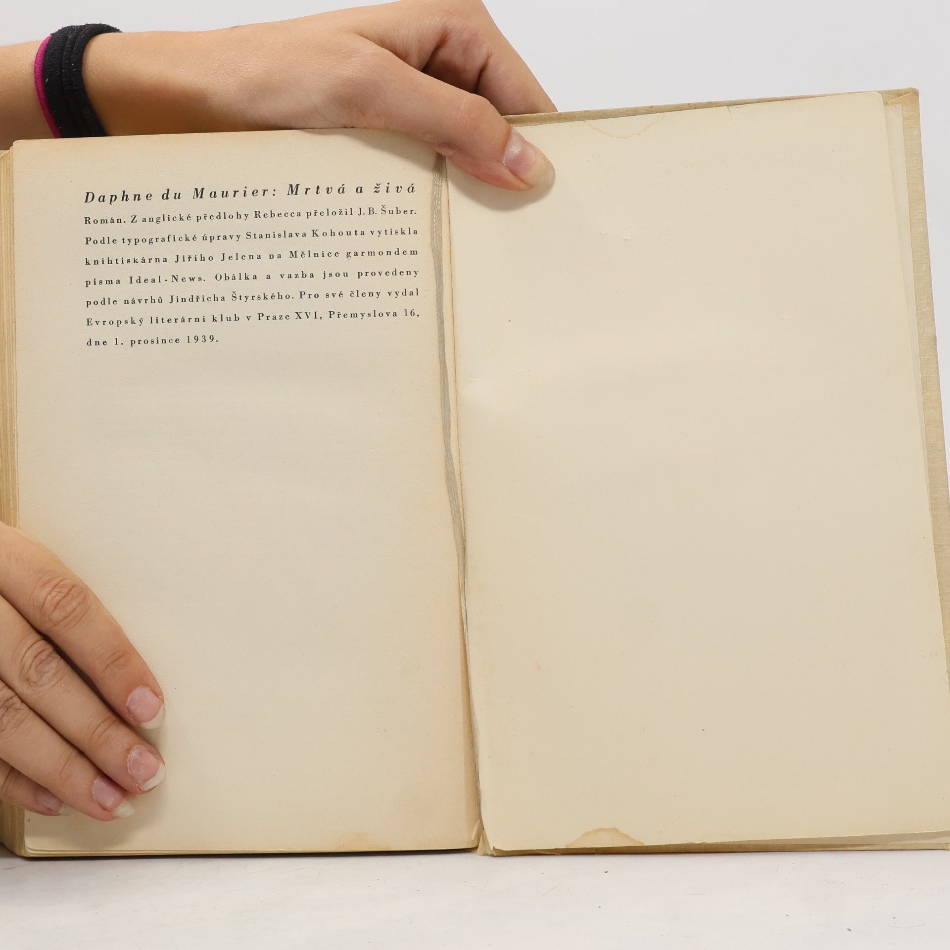 Daphne du Maurier Mrtvá a živá