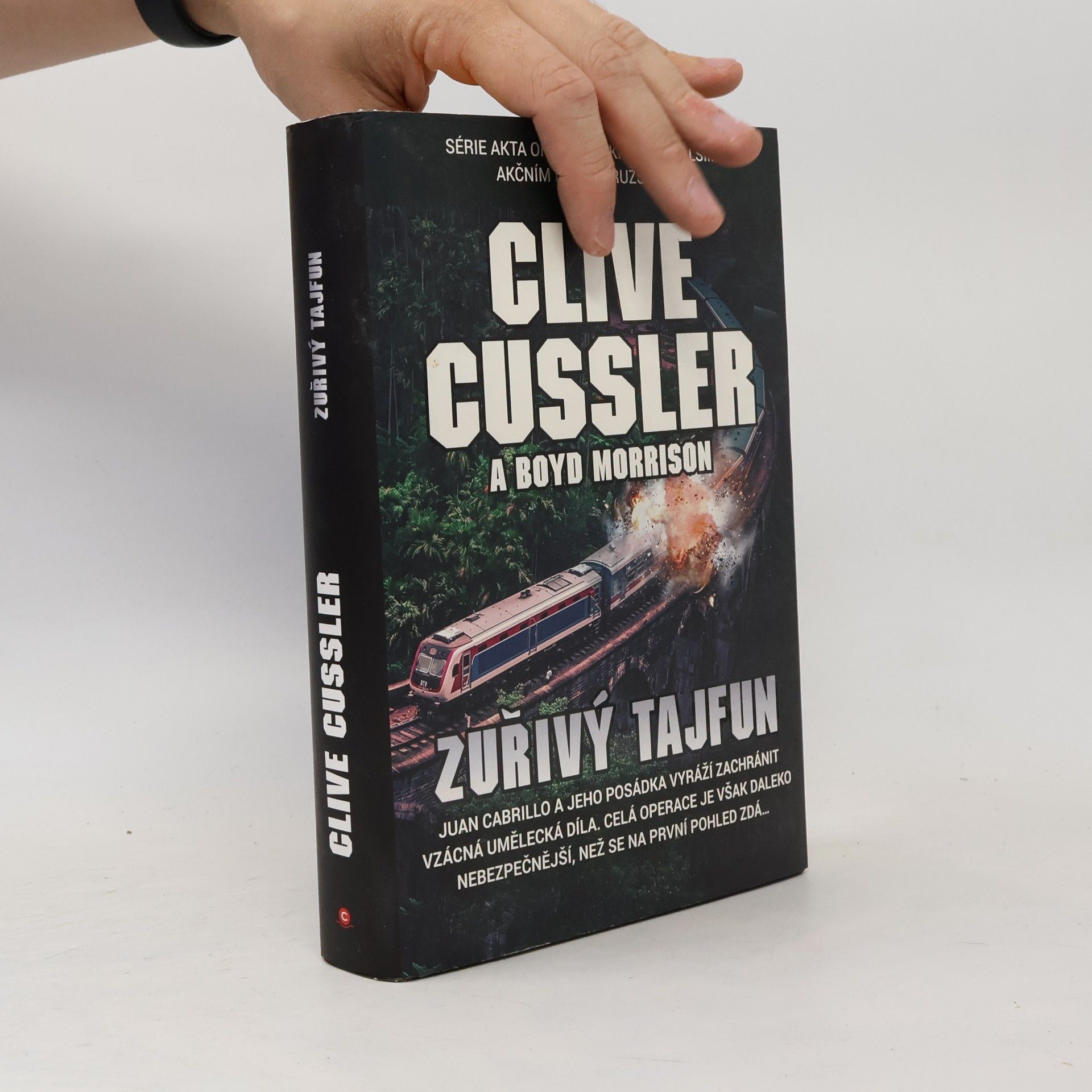 Clive Cussler Zuřivý tajfun