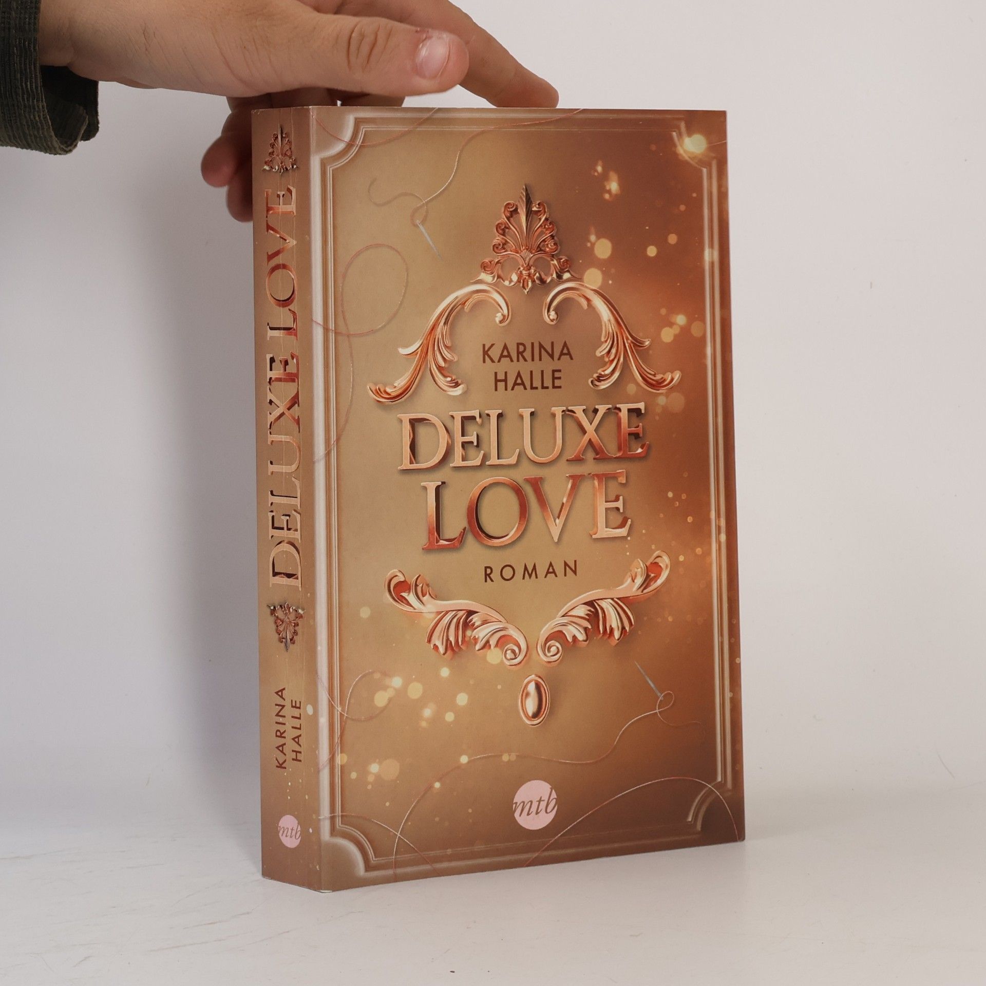 Karina Halle Deluxe Love