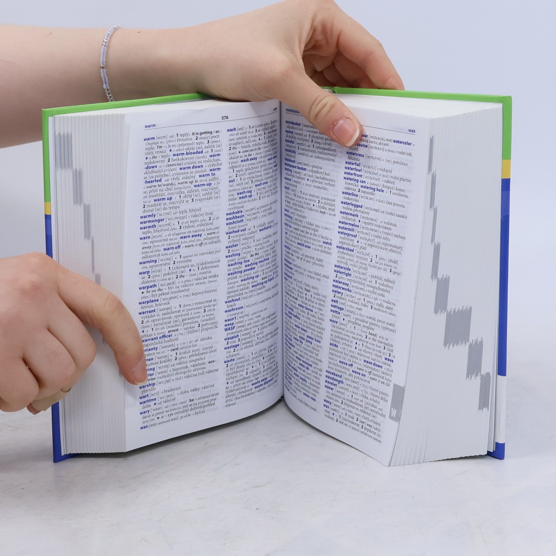 Autorenkollektiv Anglicko-český, česko-anglický praktický slovník
