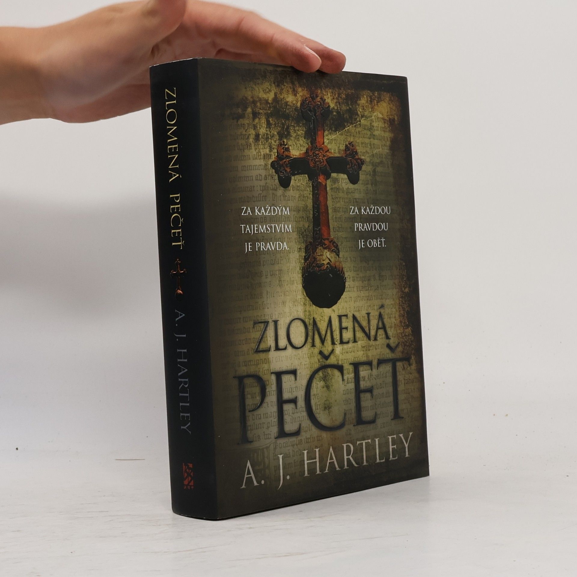 A. J. Hartley Zlomená pečeť