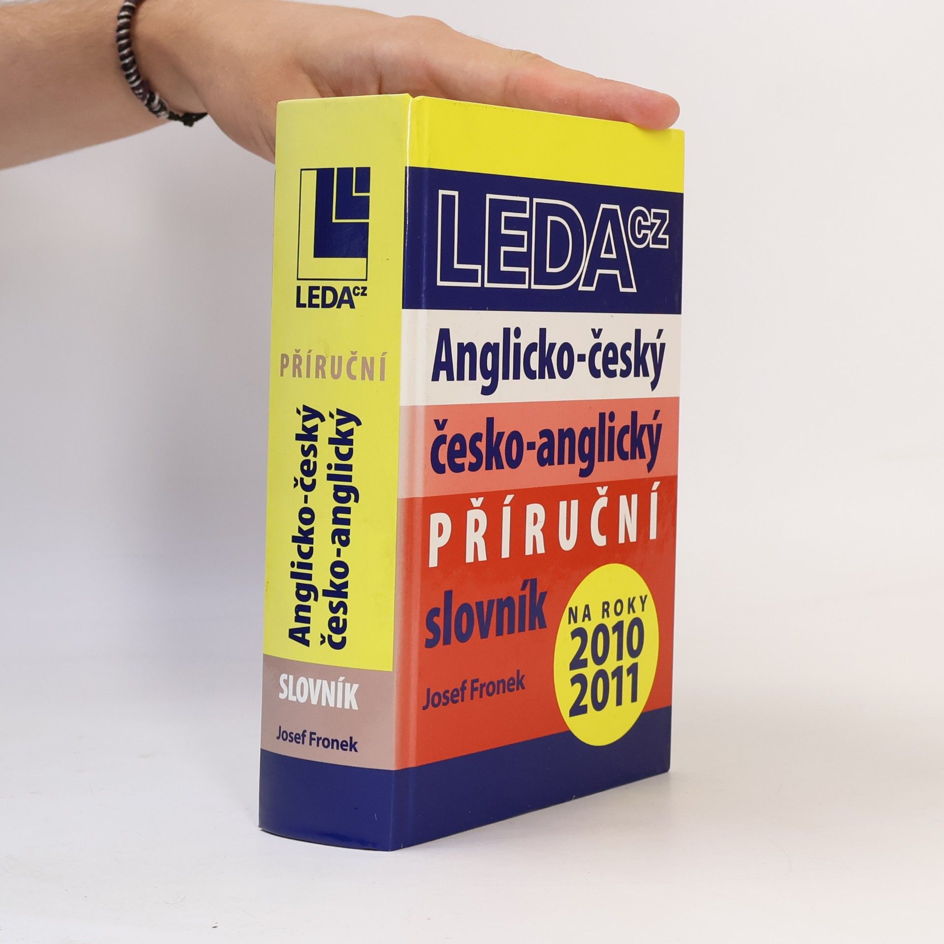 Anglicko-český a česko-anglický příruční slovník - na roky 2010 - 2011