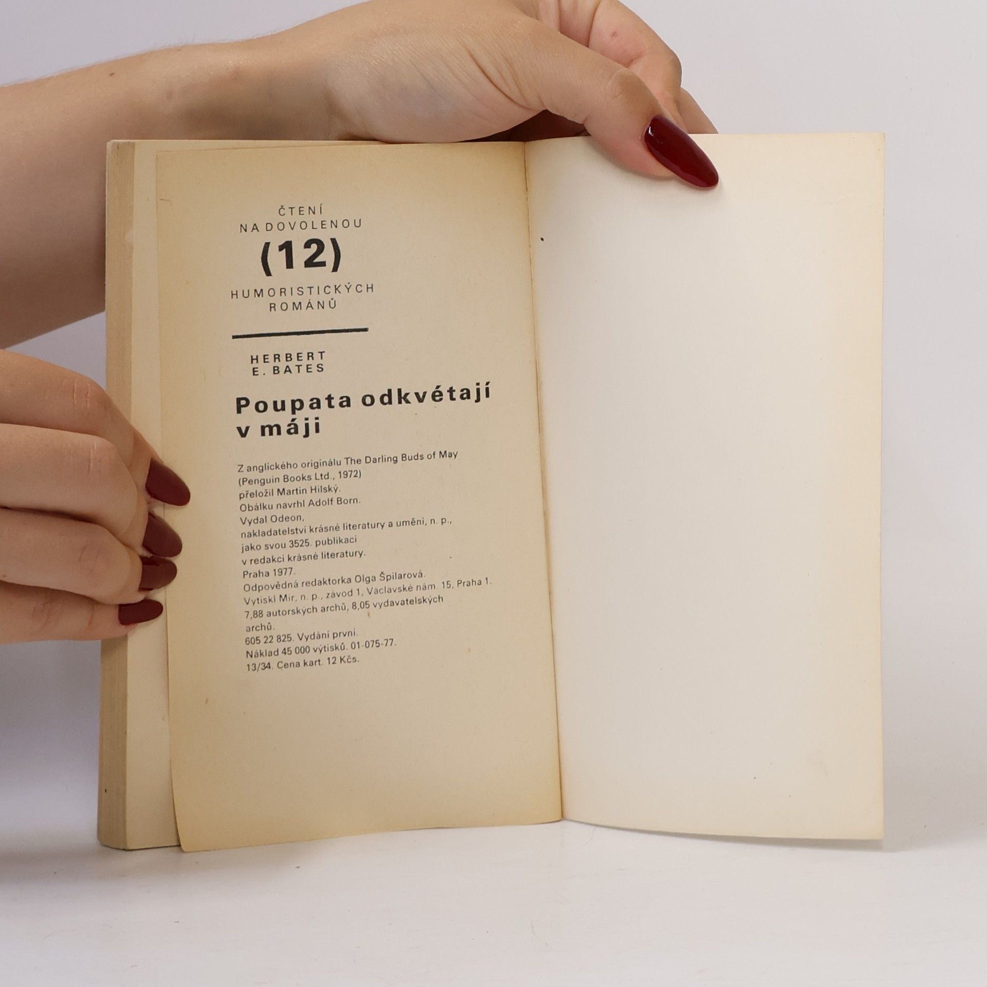 Herbert Ernest Bates Poupata odkvétají v máji