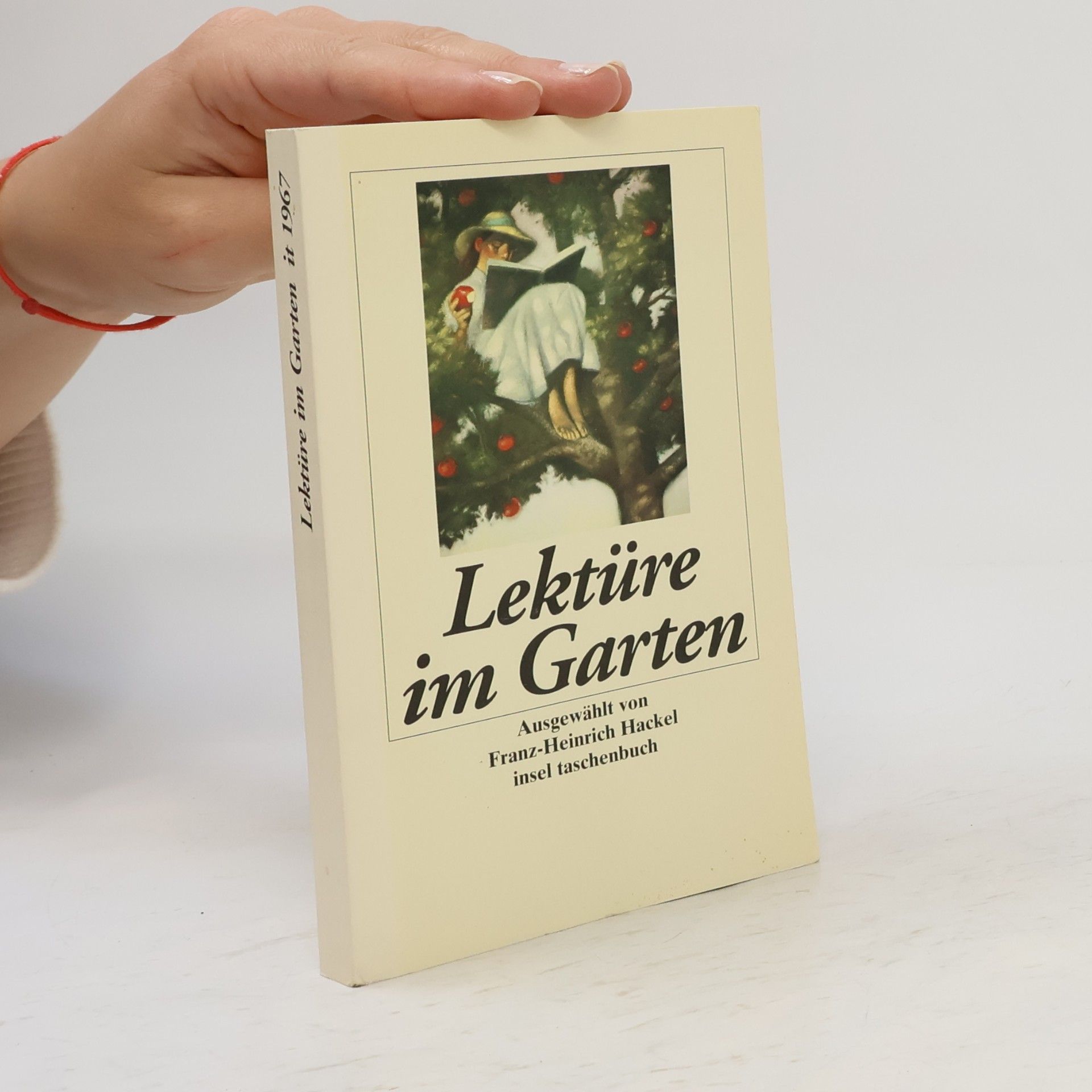 Lektüre im Garten