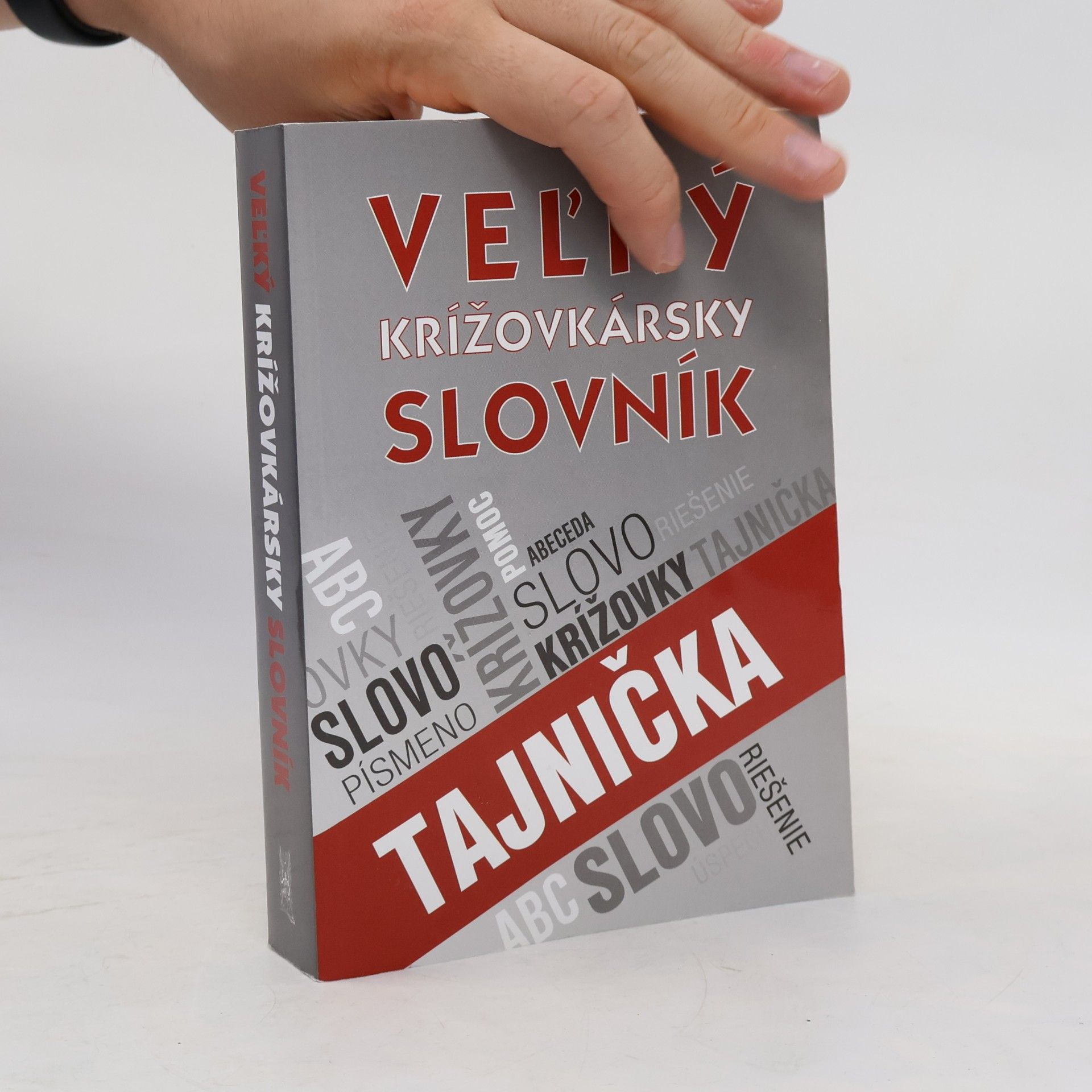 AA.VV. Veľký krížovkársky slovník