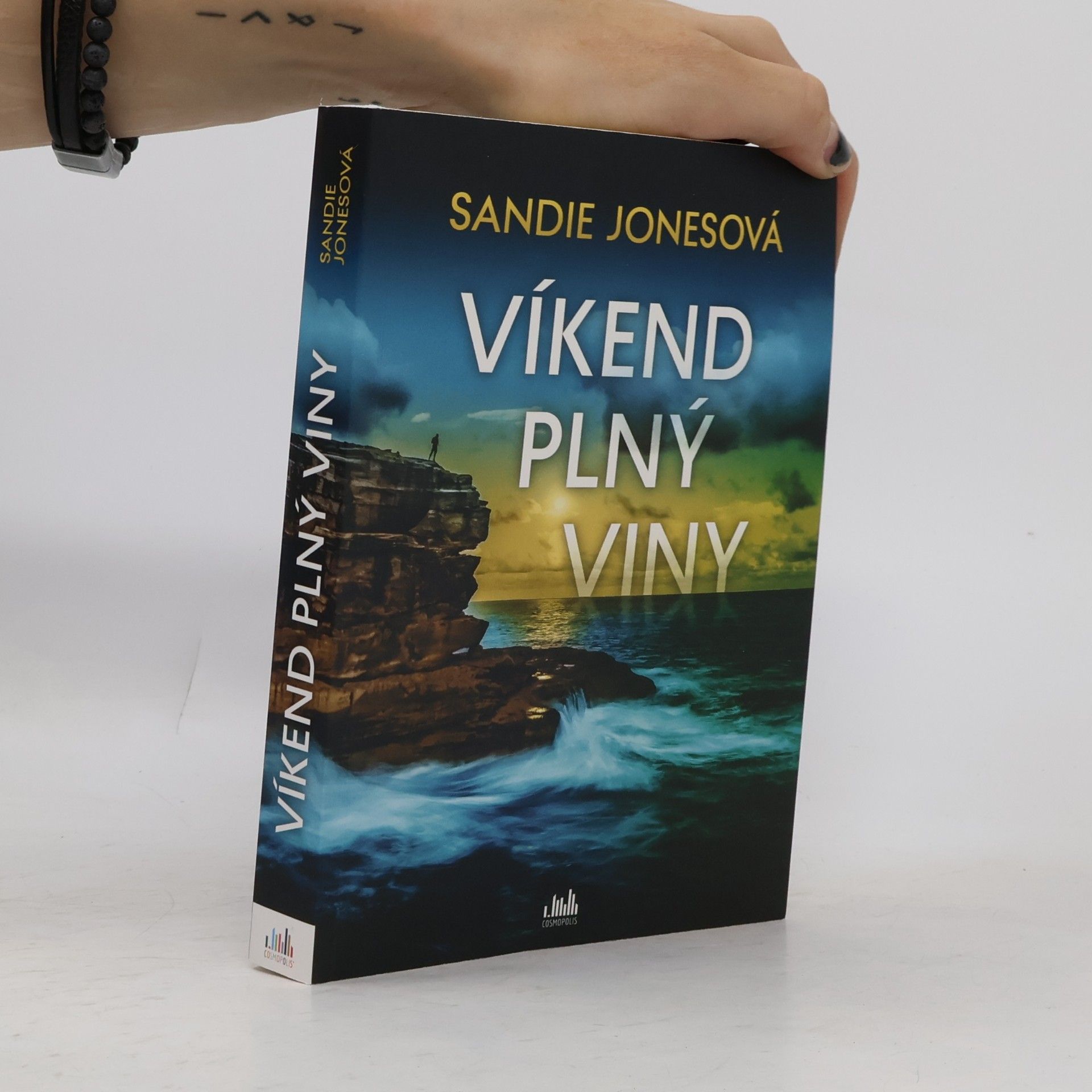 Sandie Jones Víkend plný viny