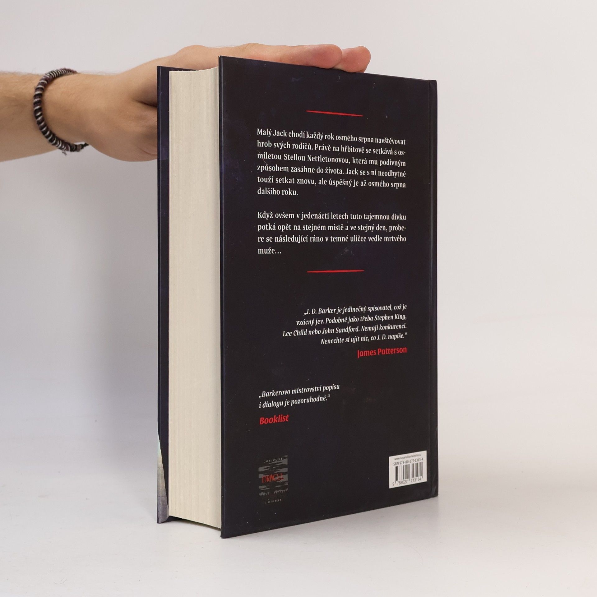 J. D. Barker V jejím srdci svět se tříští