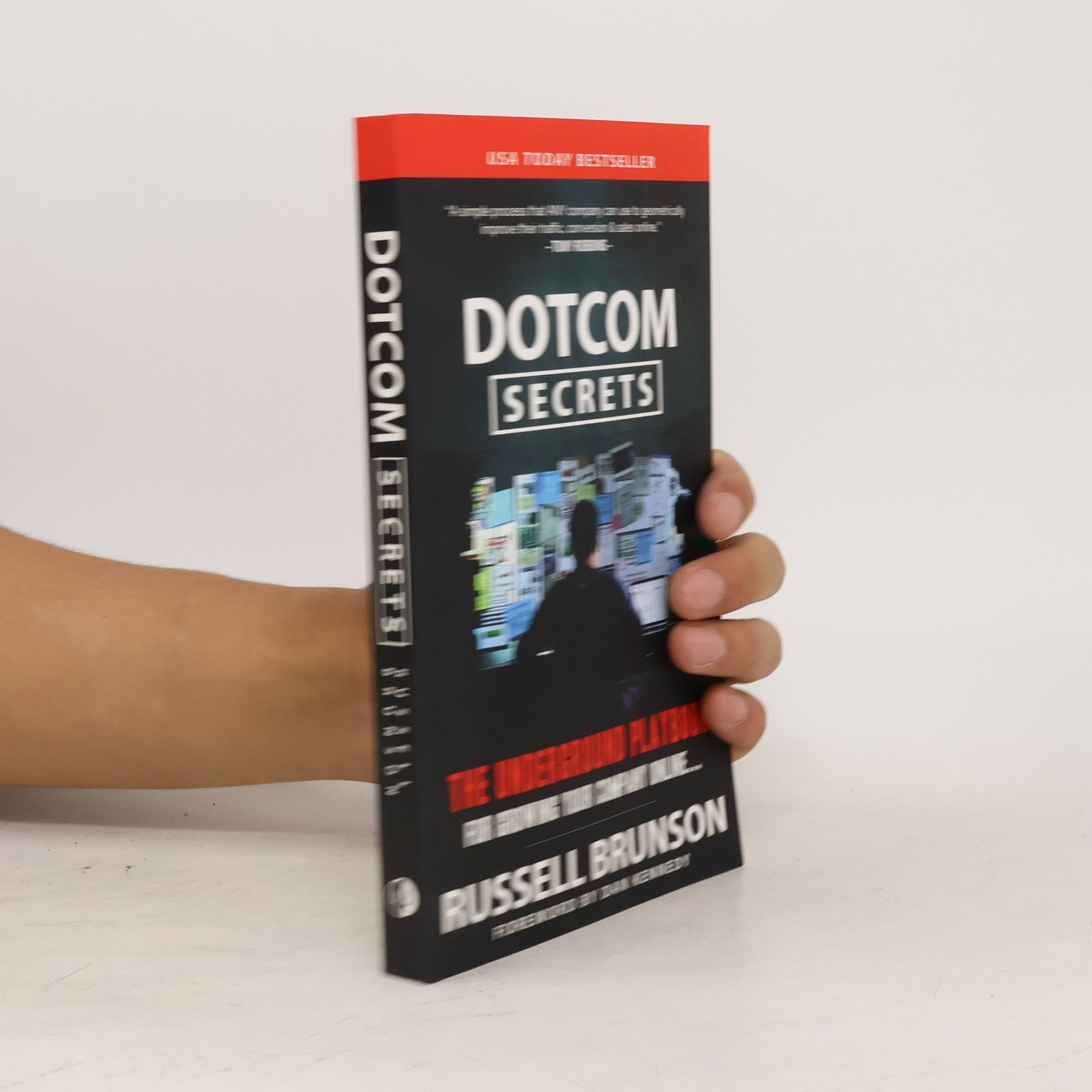 Russell Brunson Dotcom secrets. The underground playbook for growing your company online