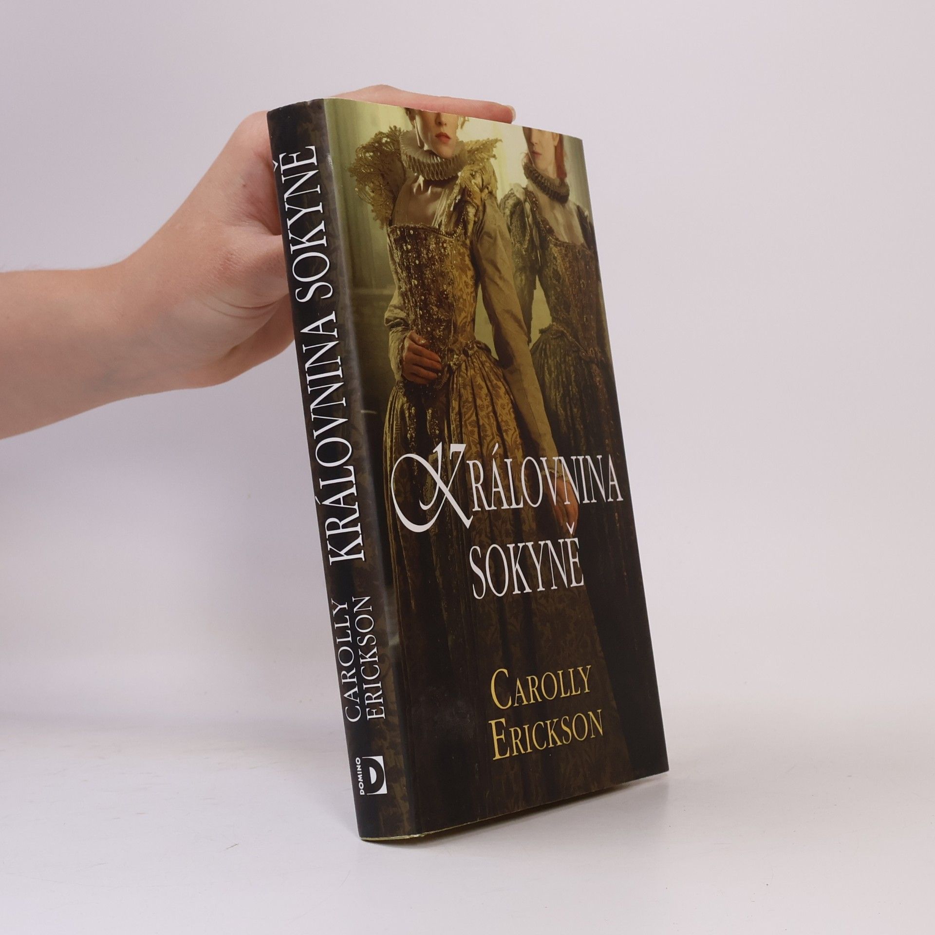 Carolly Erickson Královnina sokyně