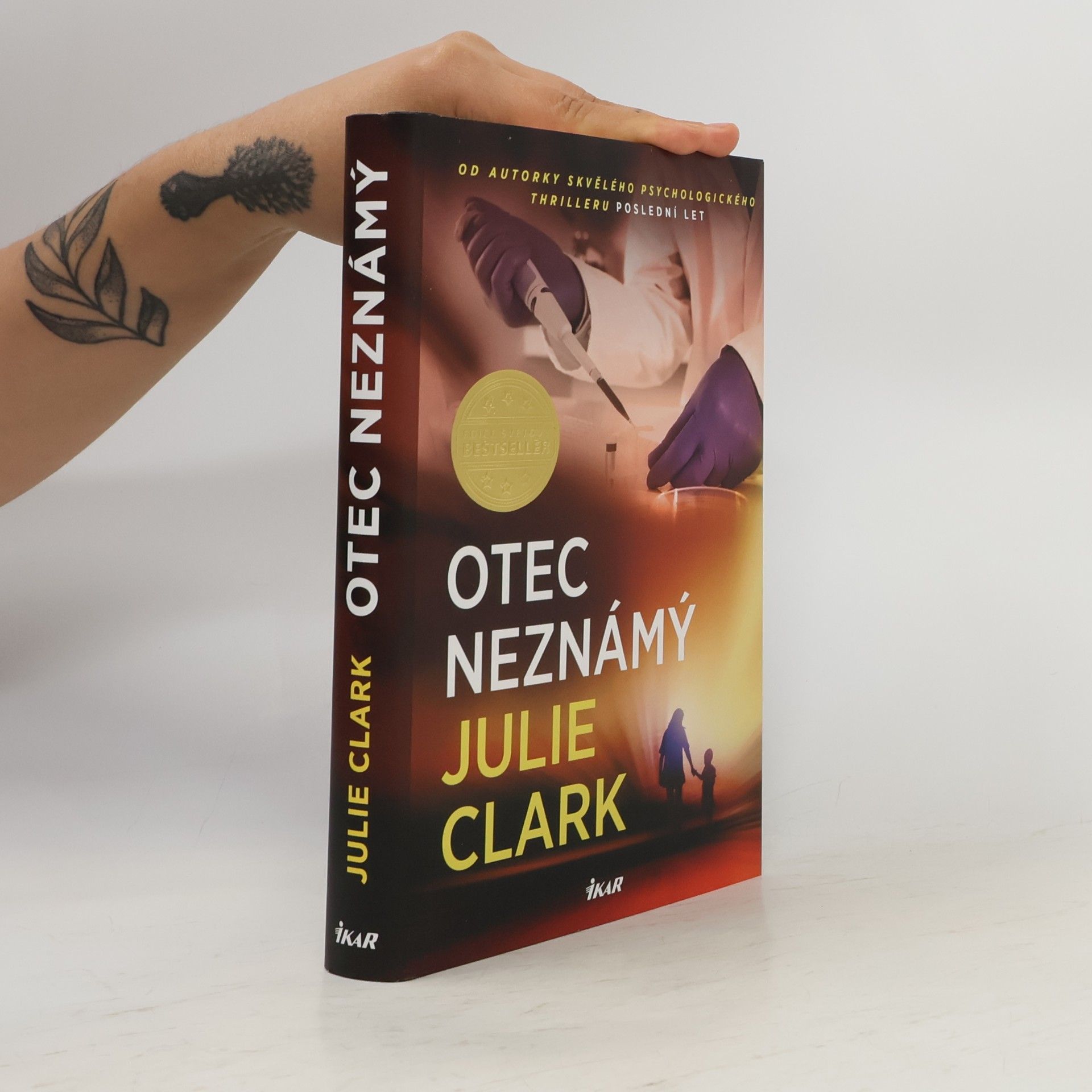 Julie Clark Otec neznámý