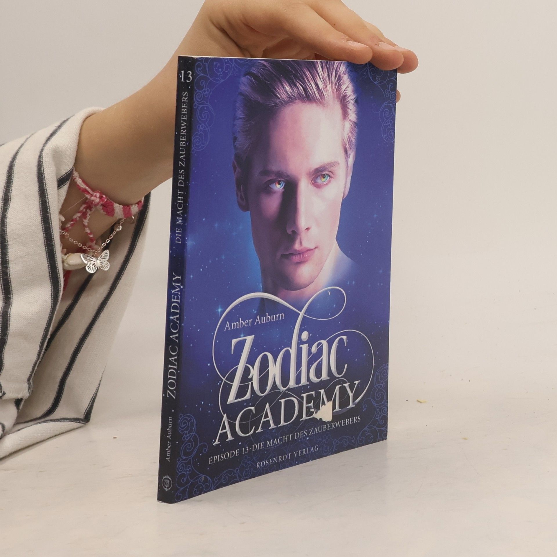 Amber Auburn Zodiac Academy, Episode 13 - Die Macht des Zauberwebers