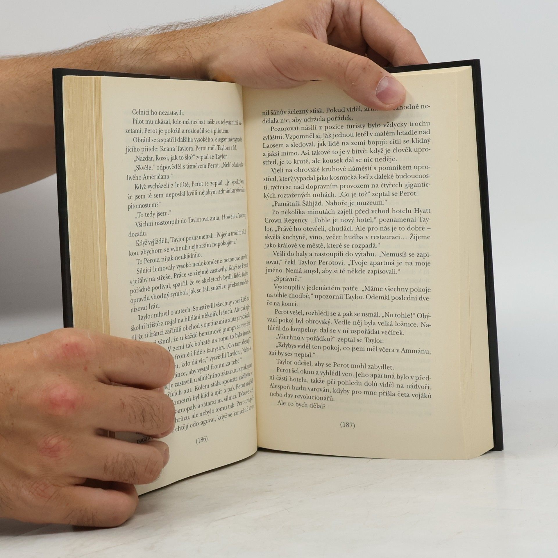 Ken Follett Na křídlech orlů