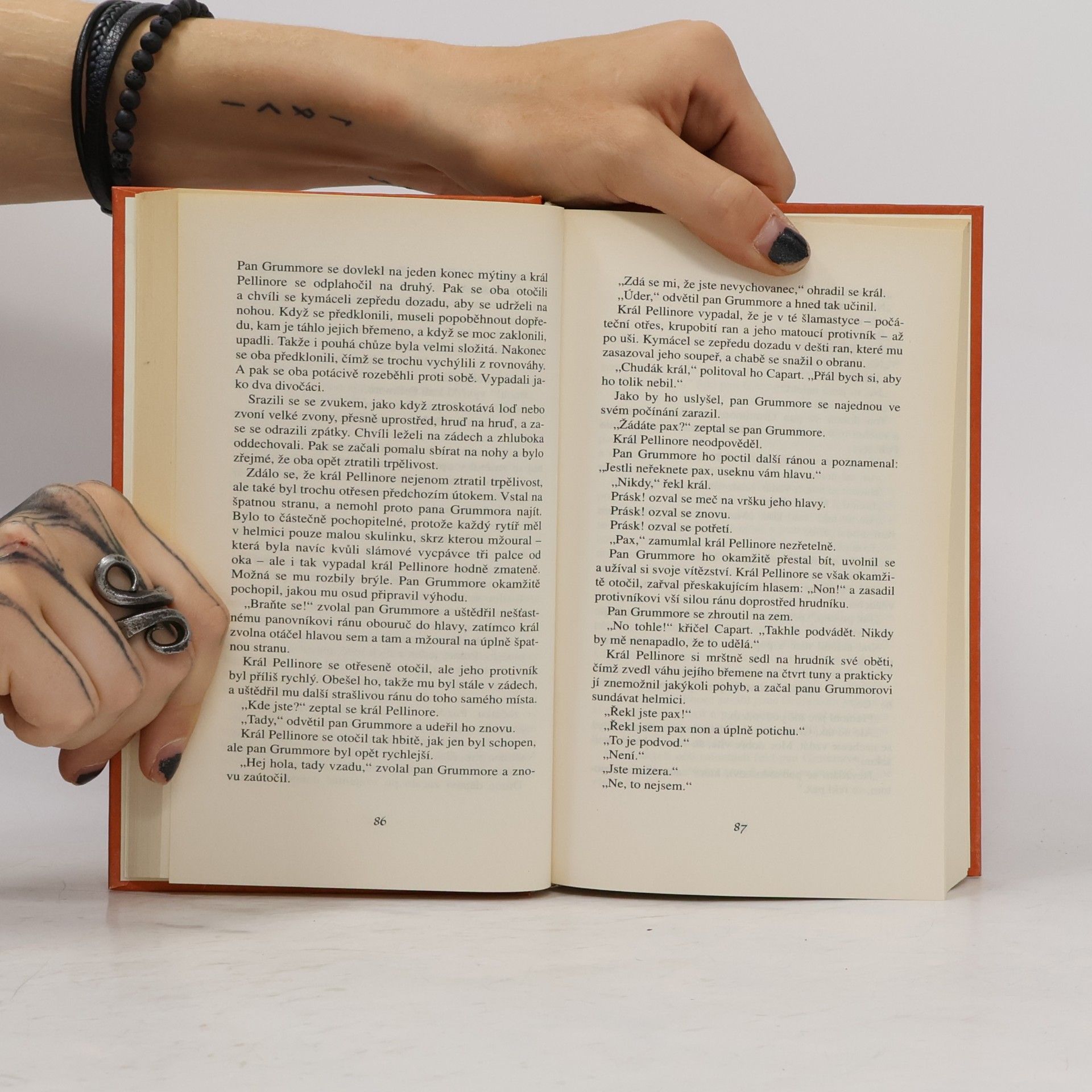 T. H. White Král bývalý a král budoucí. Meč v kameni